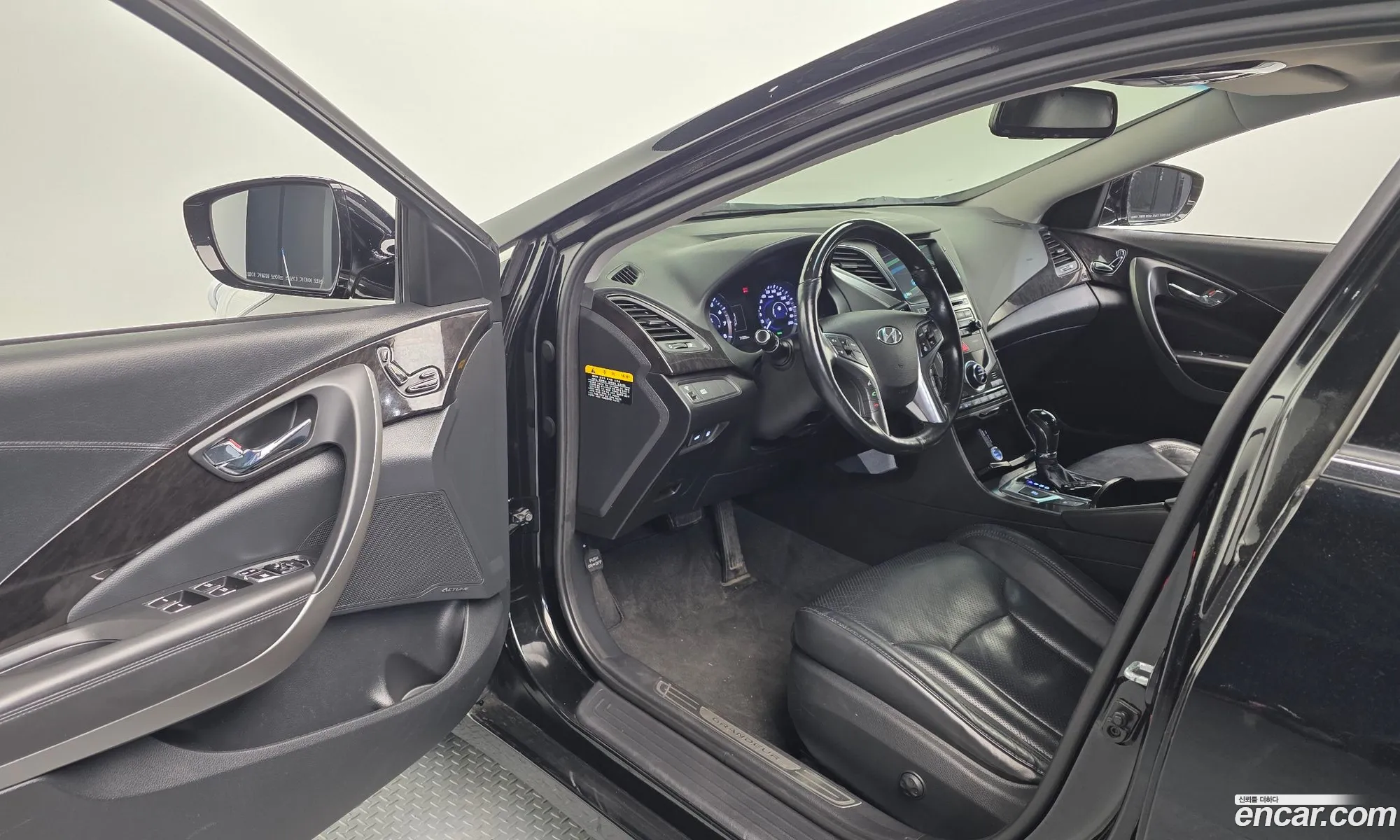 Hyundai Grandeur HG 2014 — 19