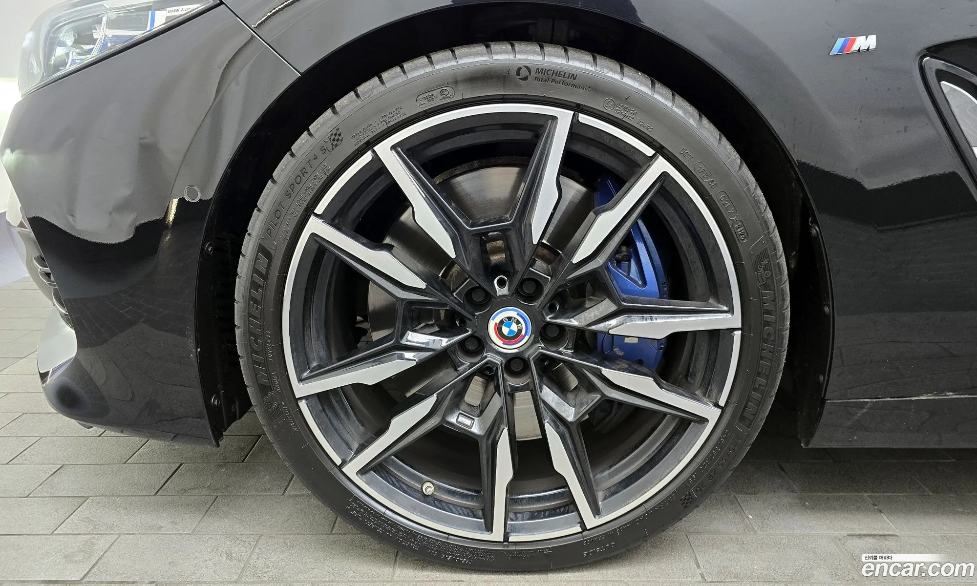 BMW 8 Series 2023 — 17