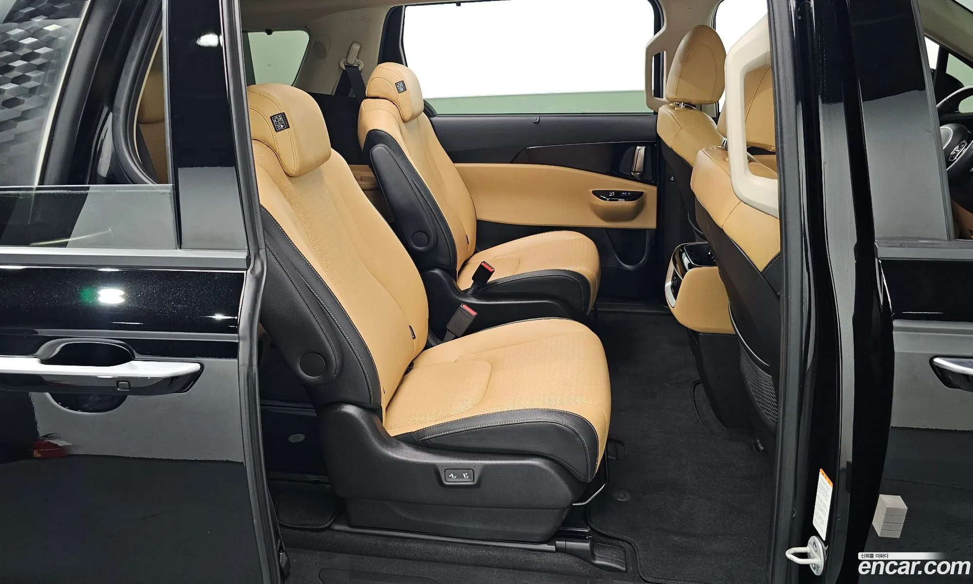 Kia Carnival 2022 — 17