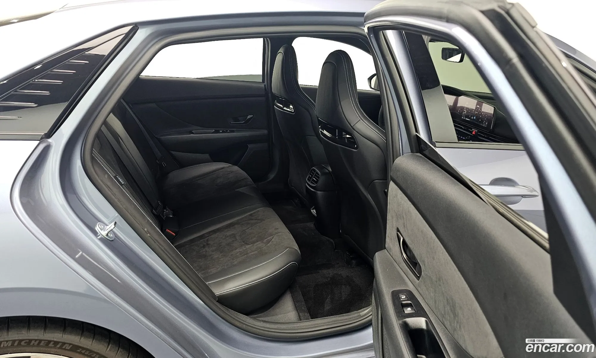 Hyundai Elantra 2025 — 16