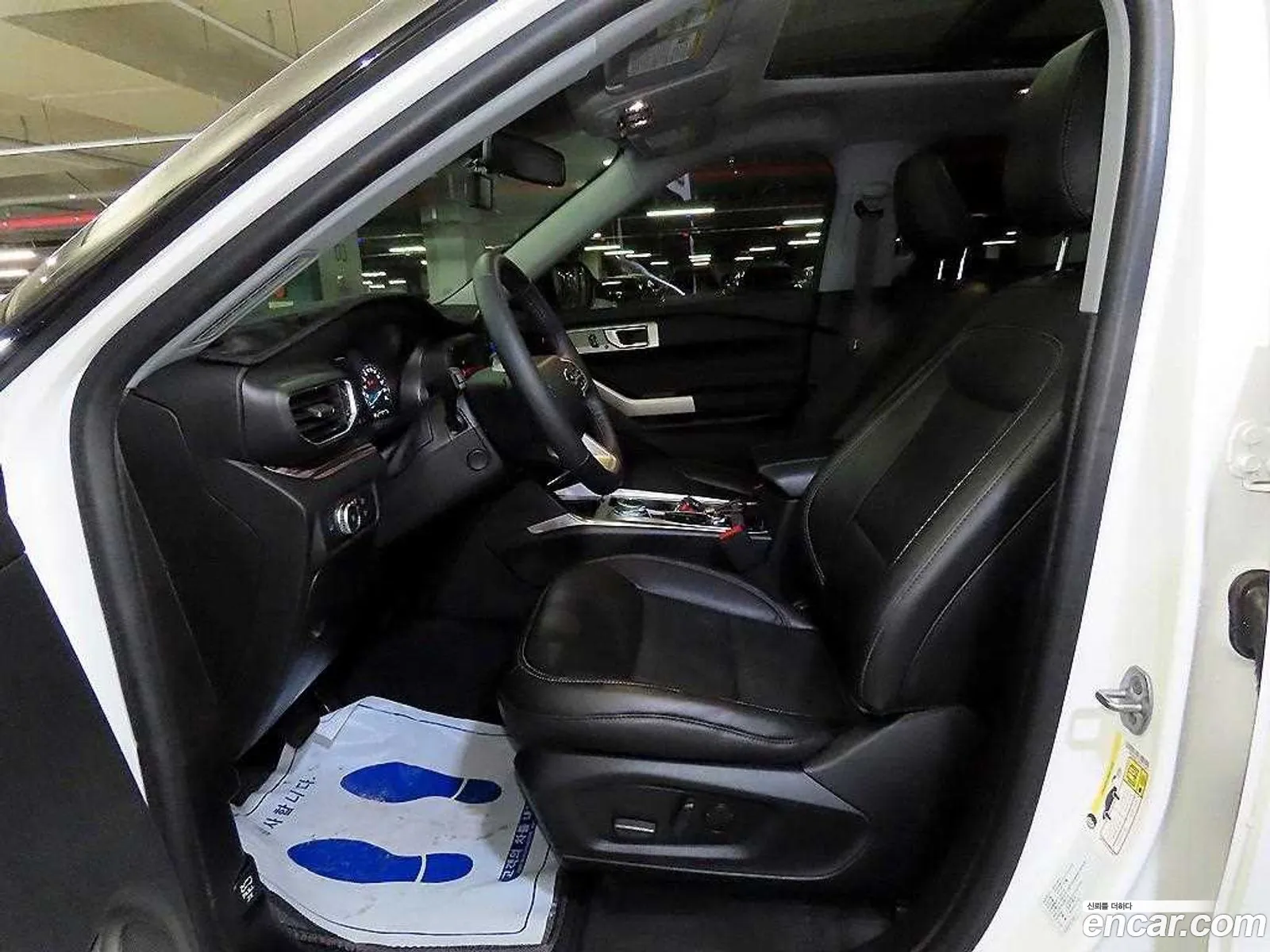 Ford Explorer 6th Gen 2022 — 4