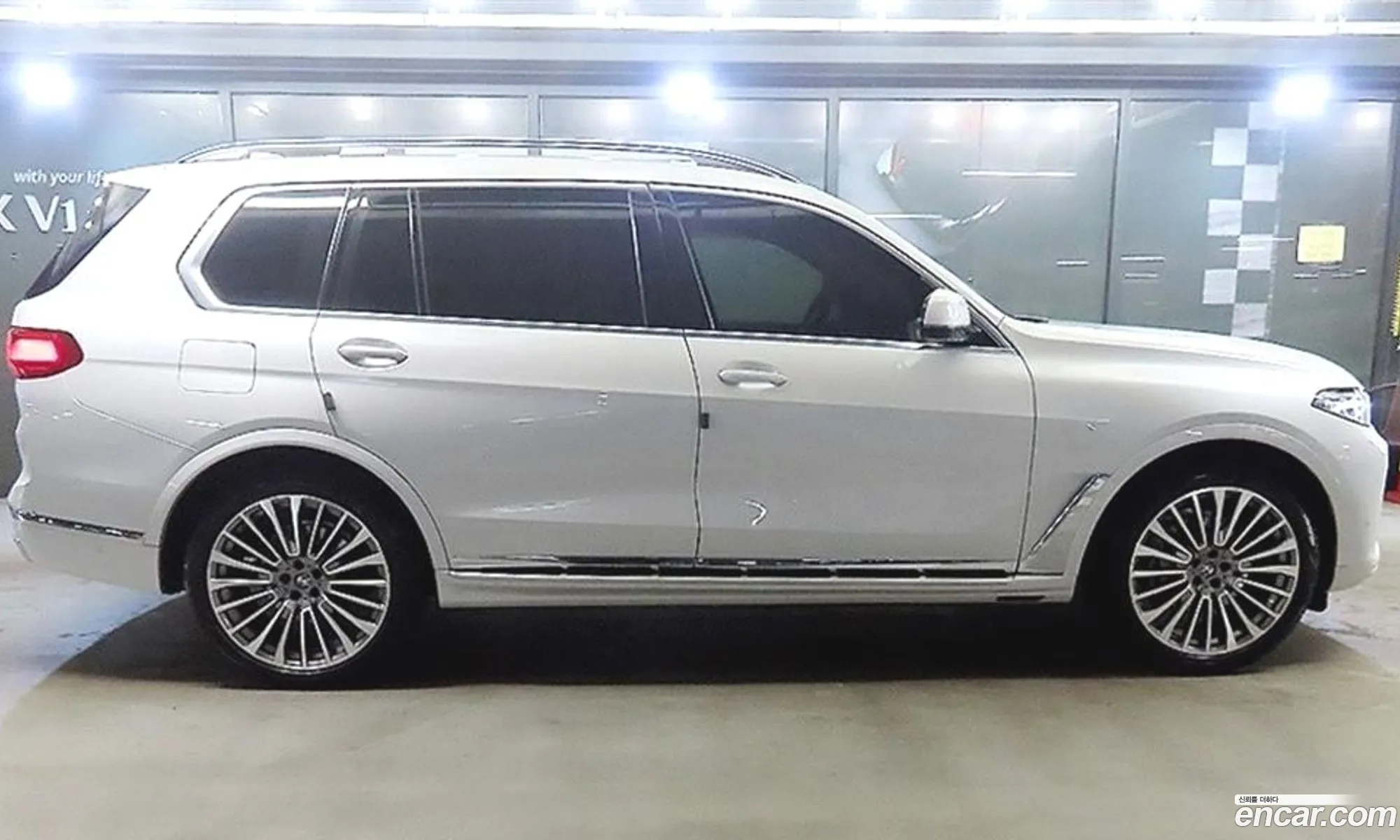 BMW X7 2021 — 16