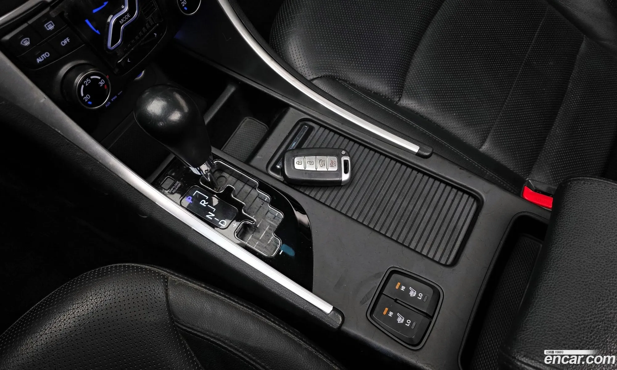 Hyundai YF Sonata 2009 — 19