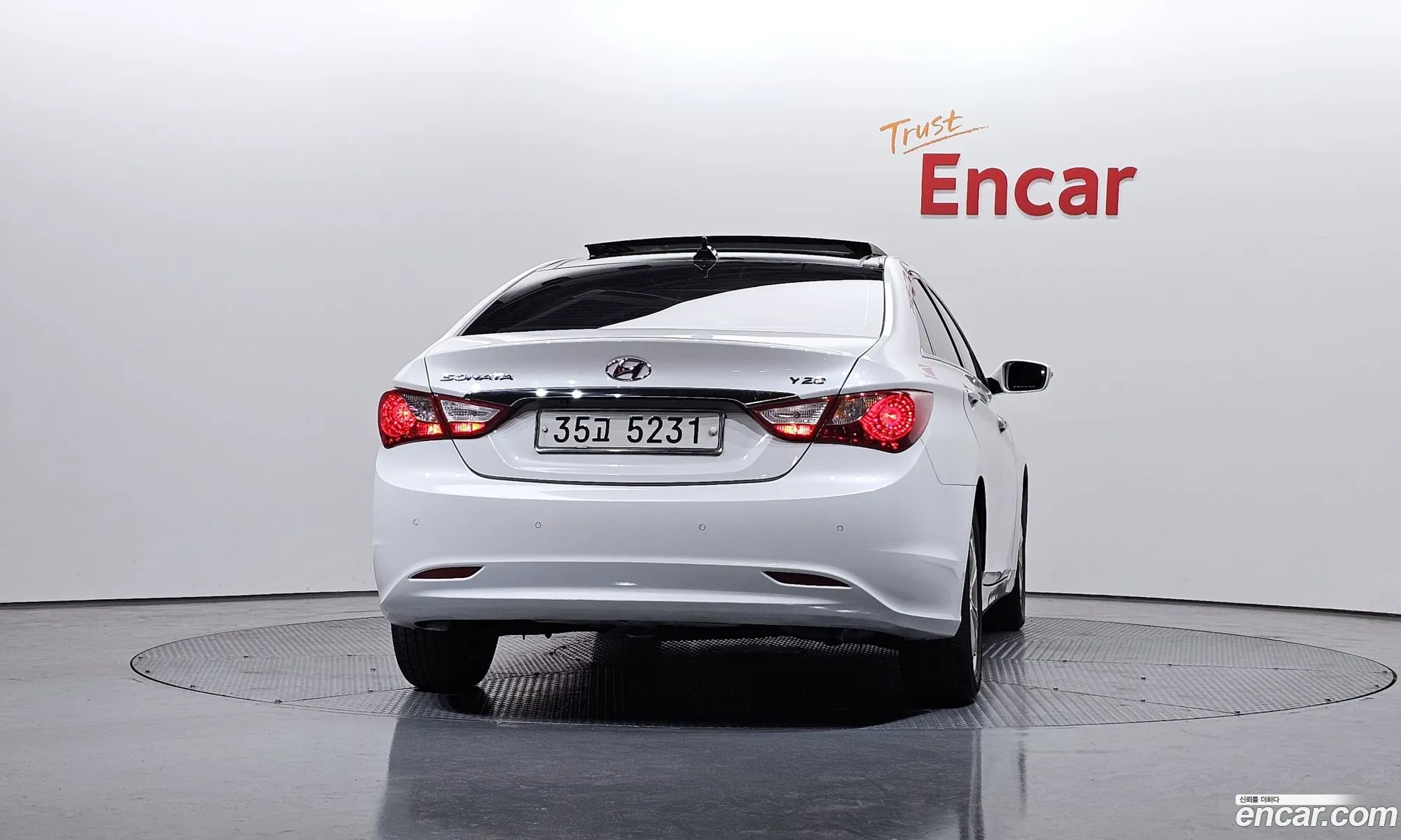 Hyundai YF Sonata 2009 — 12