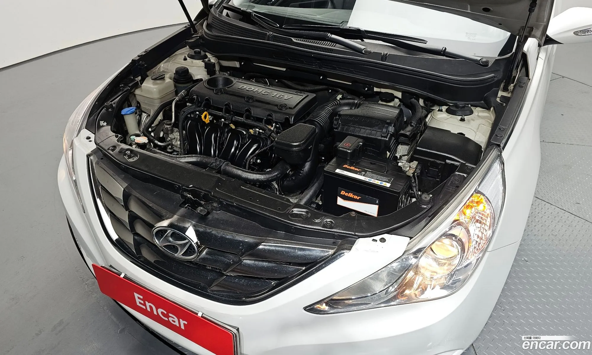 Hyundai YF Sonata 2009 — 11
