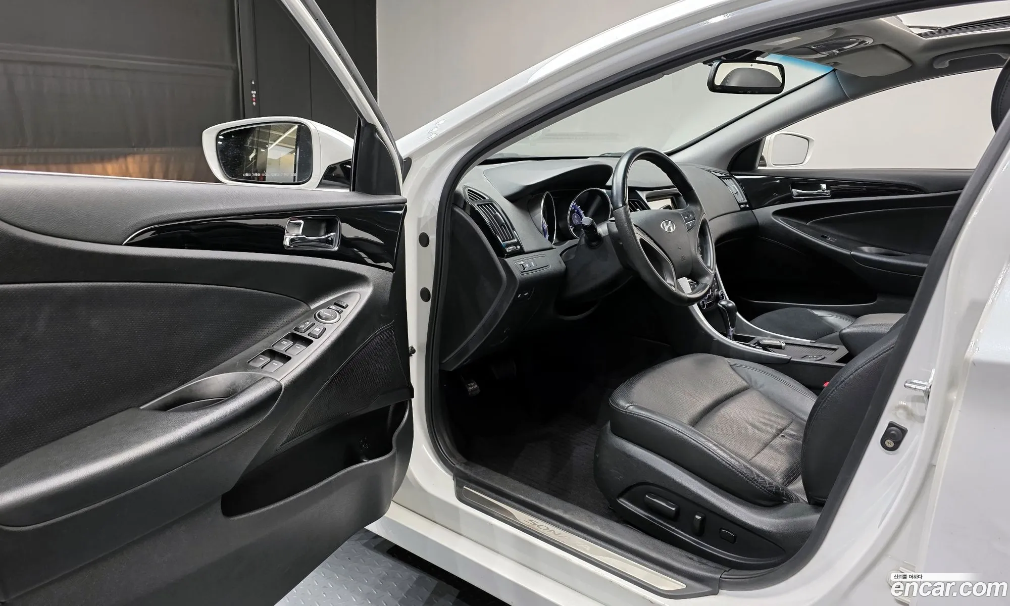 Hyundai YF Sonata 2009 — 9