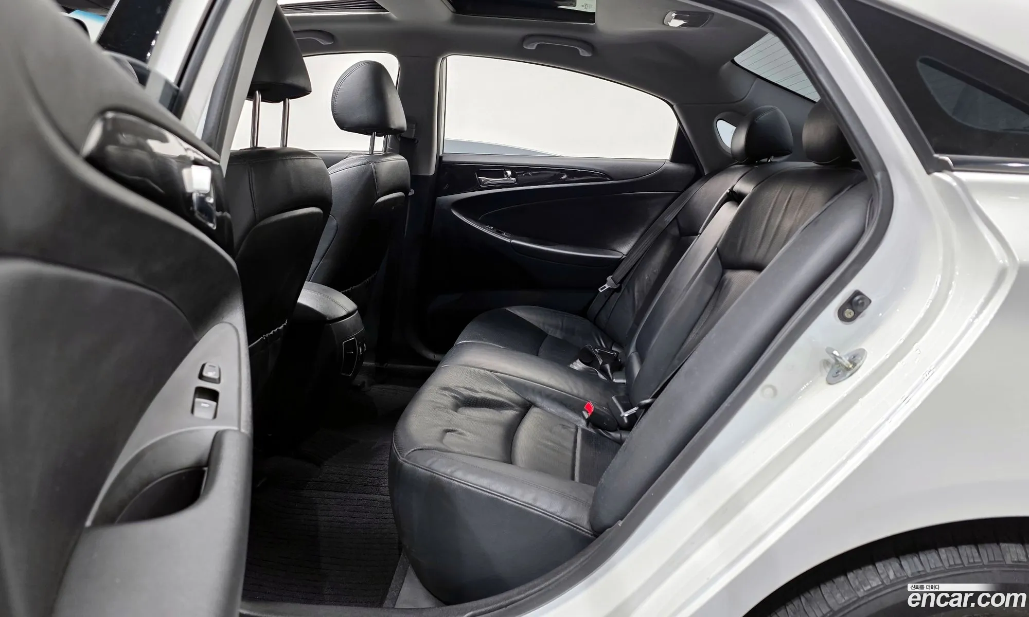 Hyundai YF Sonata 2009 — 13