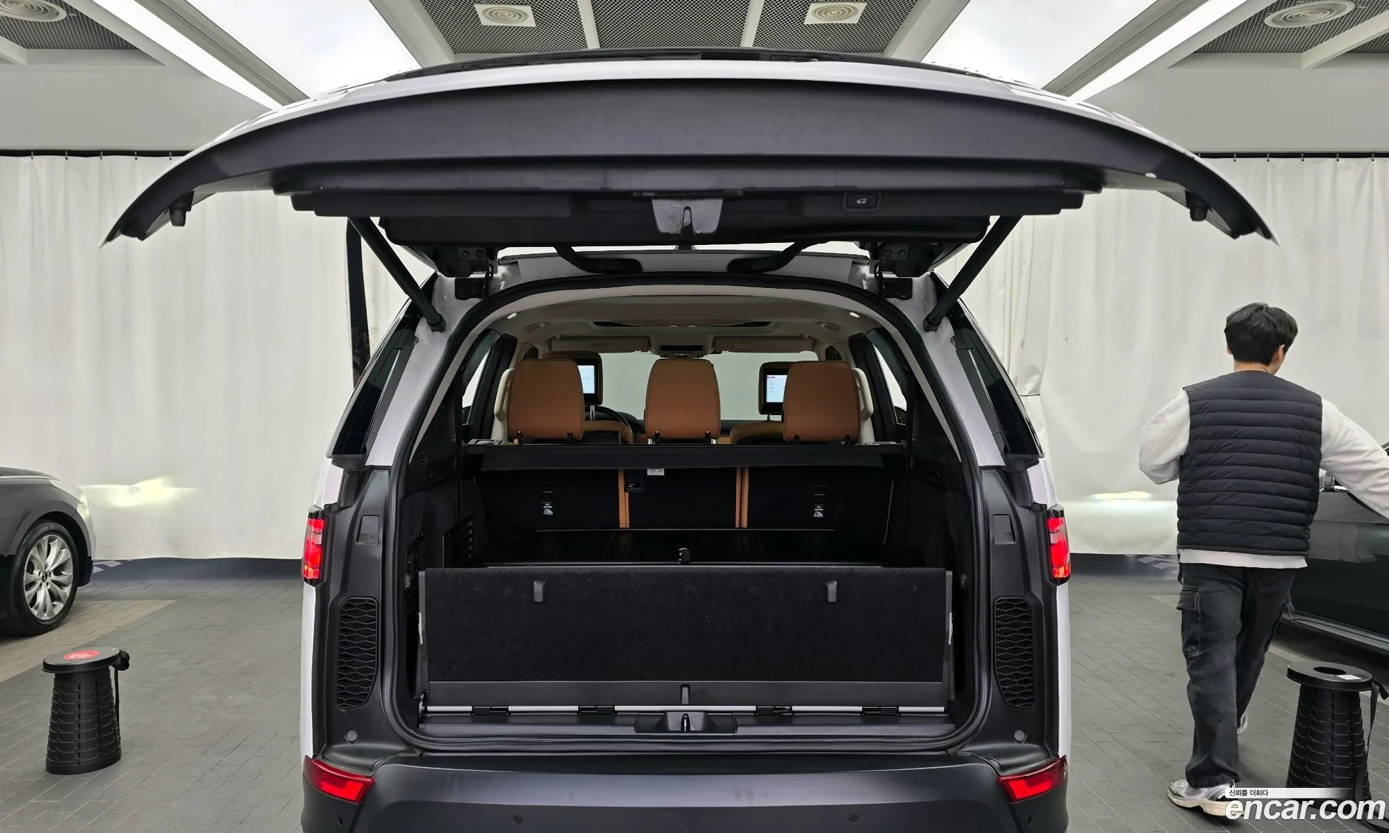 Land Rover Discovery 5 2019 SALRA2BK9KA091130 — 13