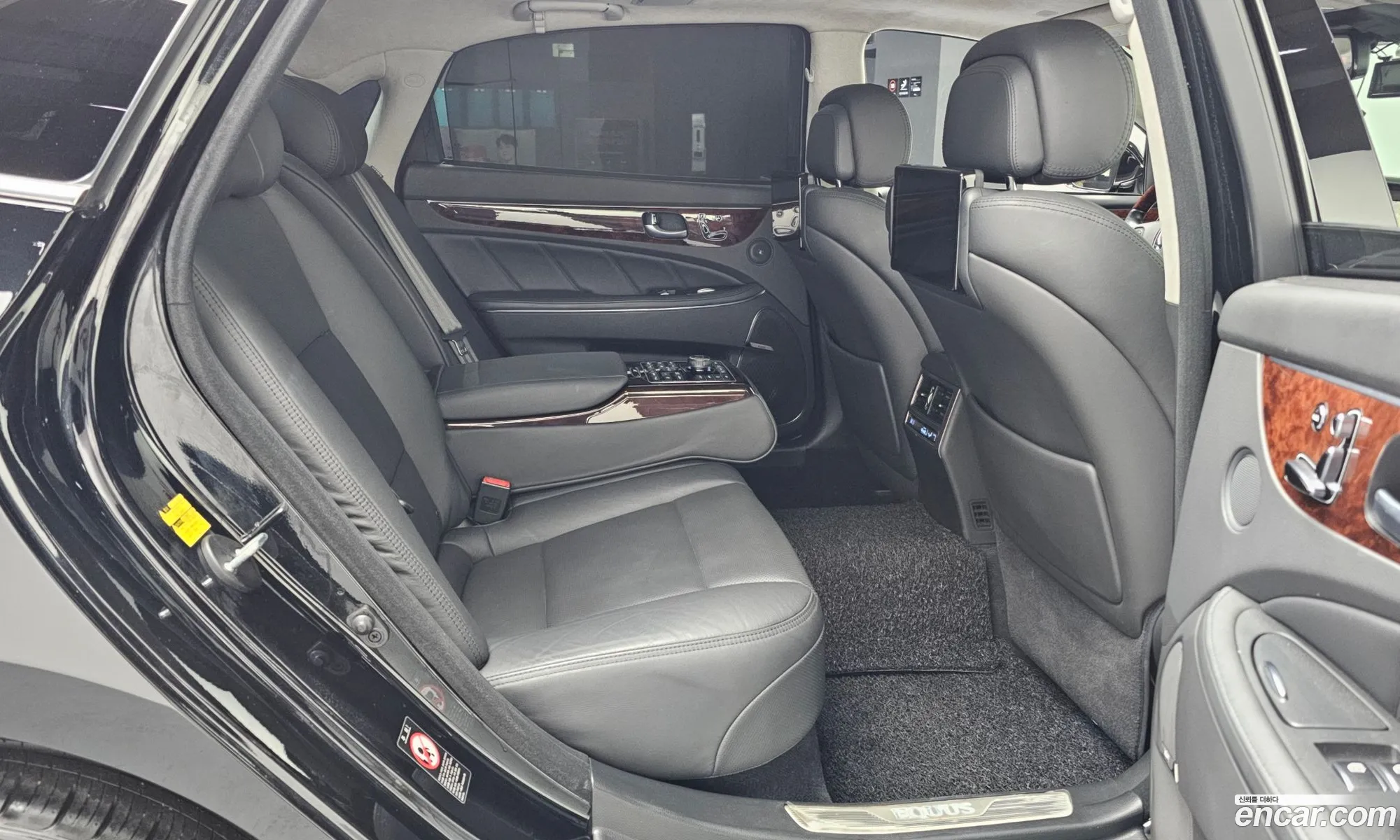 Hyundai Equus 2014 — 17