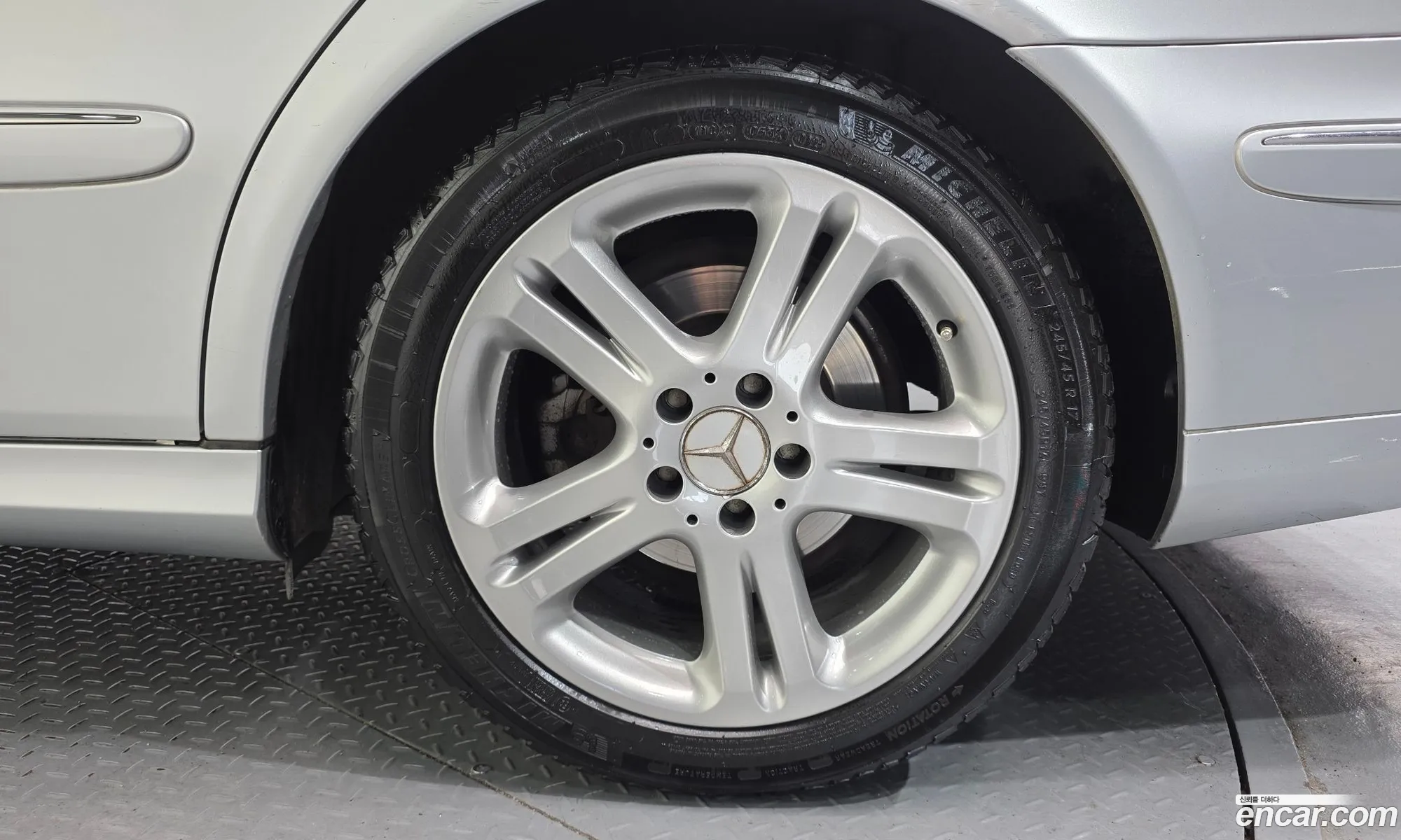 Mercedes-Benz E-Class W211 2007 WDBUF41X57B216653 — 4