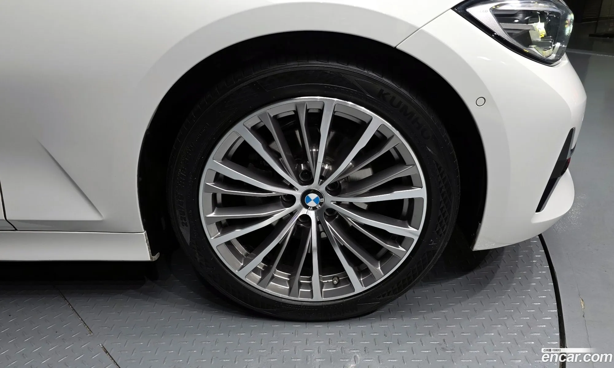 BMW 3 Series 2019 WBA5V5109KAE18993 — 19