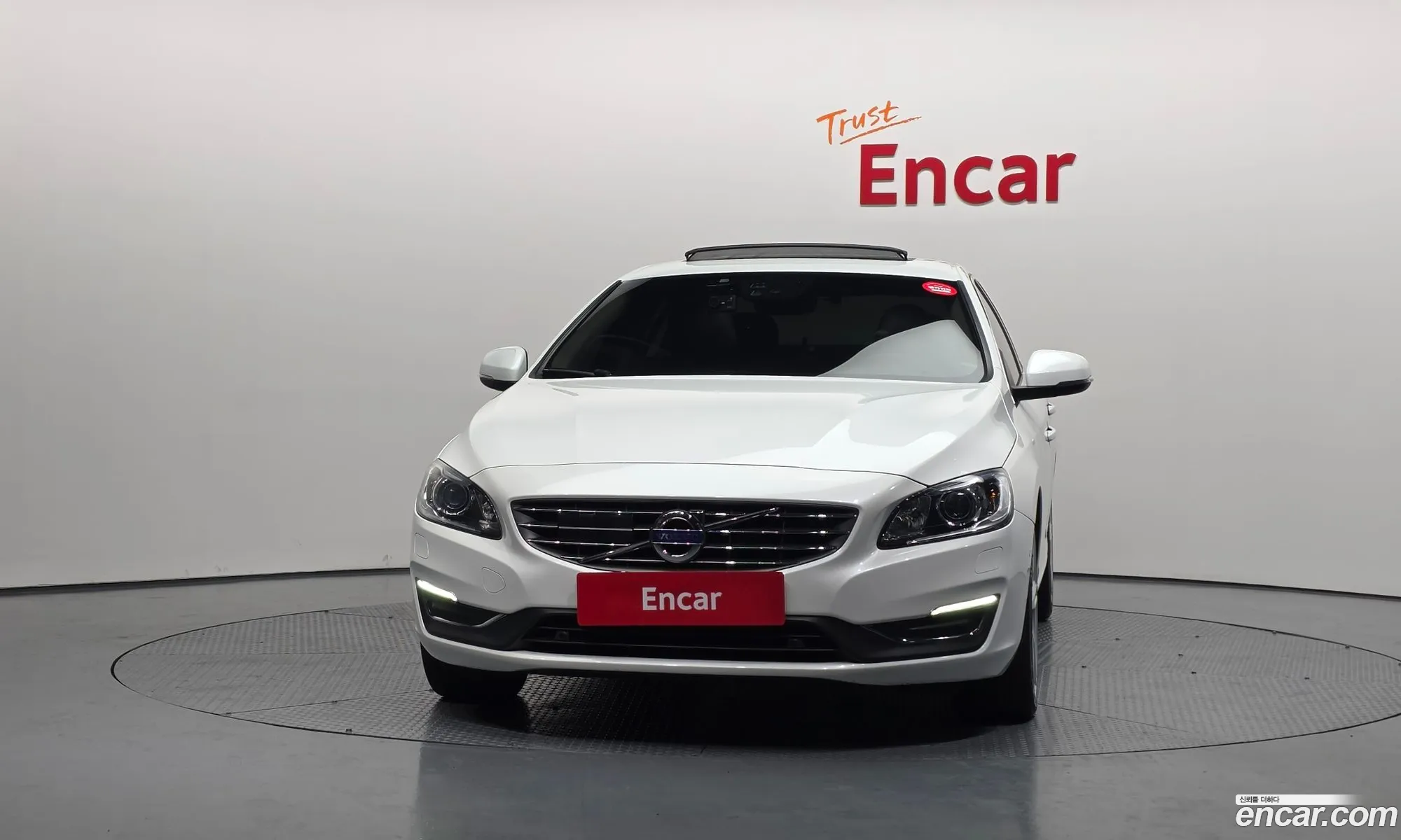 Volvo S60 2017 YV1FSA8BDJ2453483 — 4