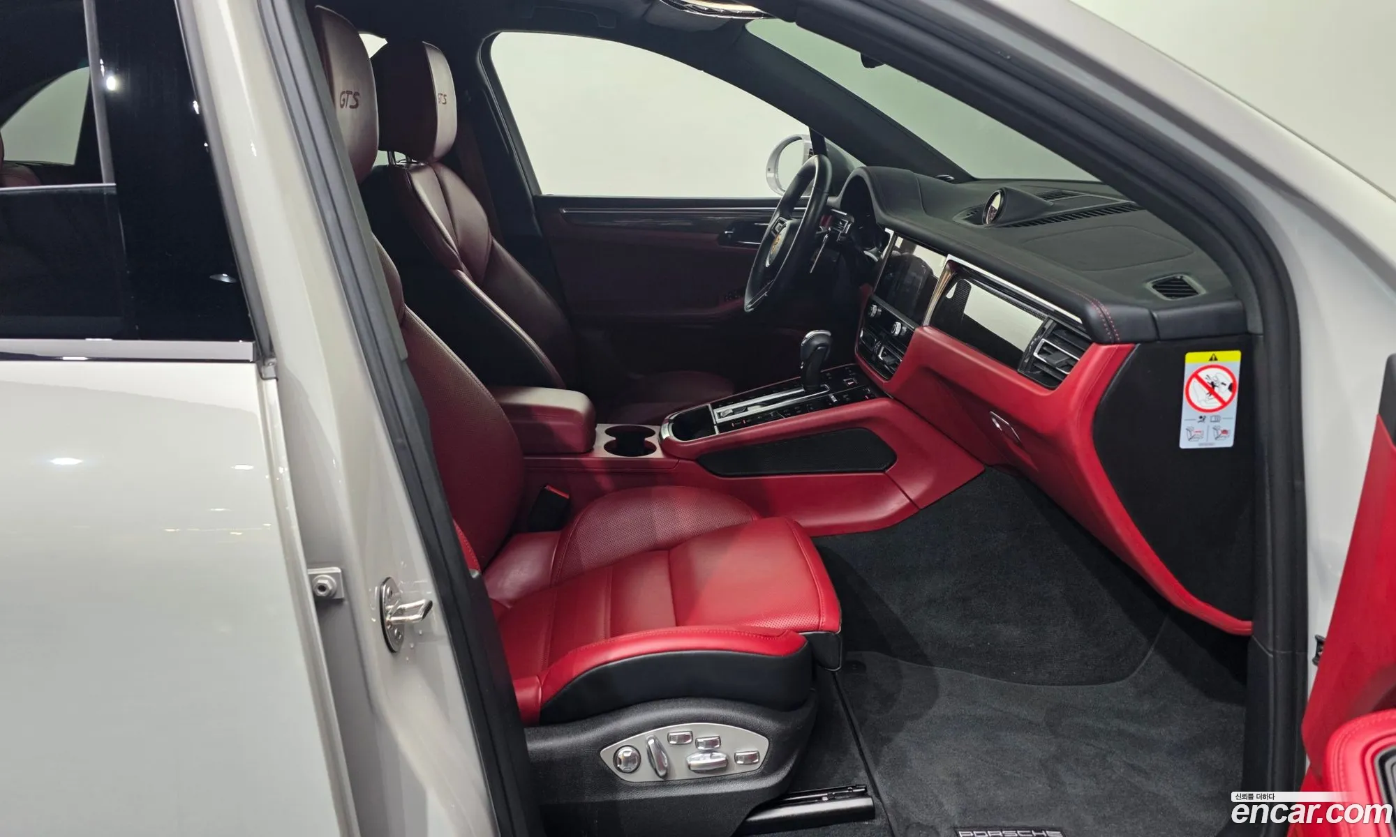 Porsche Macan 2022 WP1AF2954PLB55168 — 2