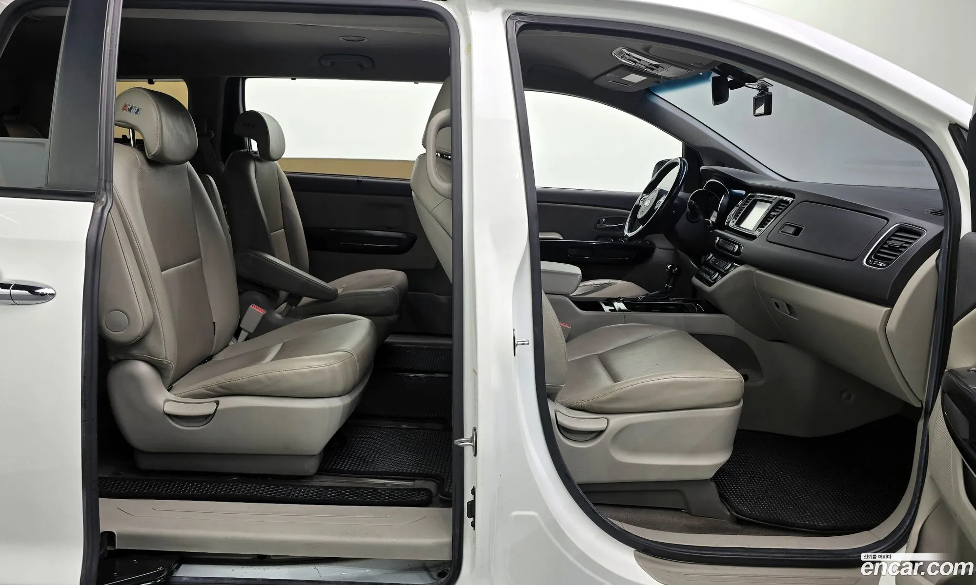 Kia Carnival 2015 — 16