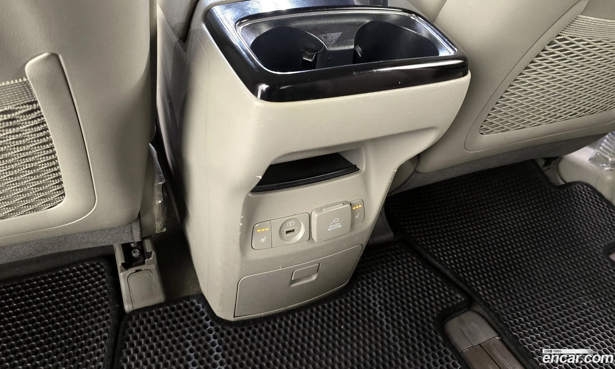 Kia Carnival 2015 — 7