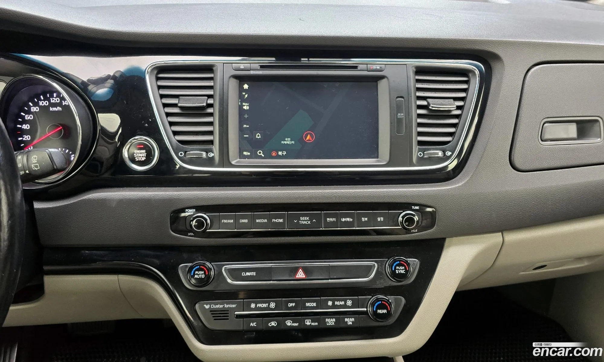 Kia Carnival 2015 — 17