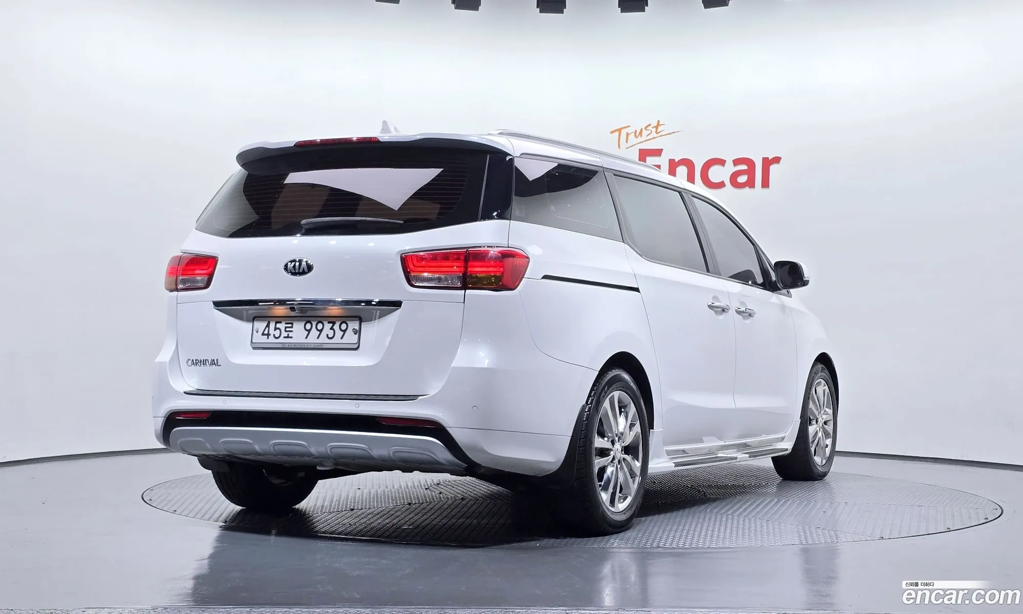 Kia Carnival 2015 — 11