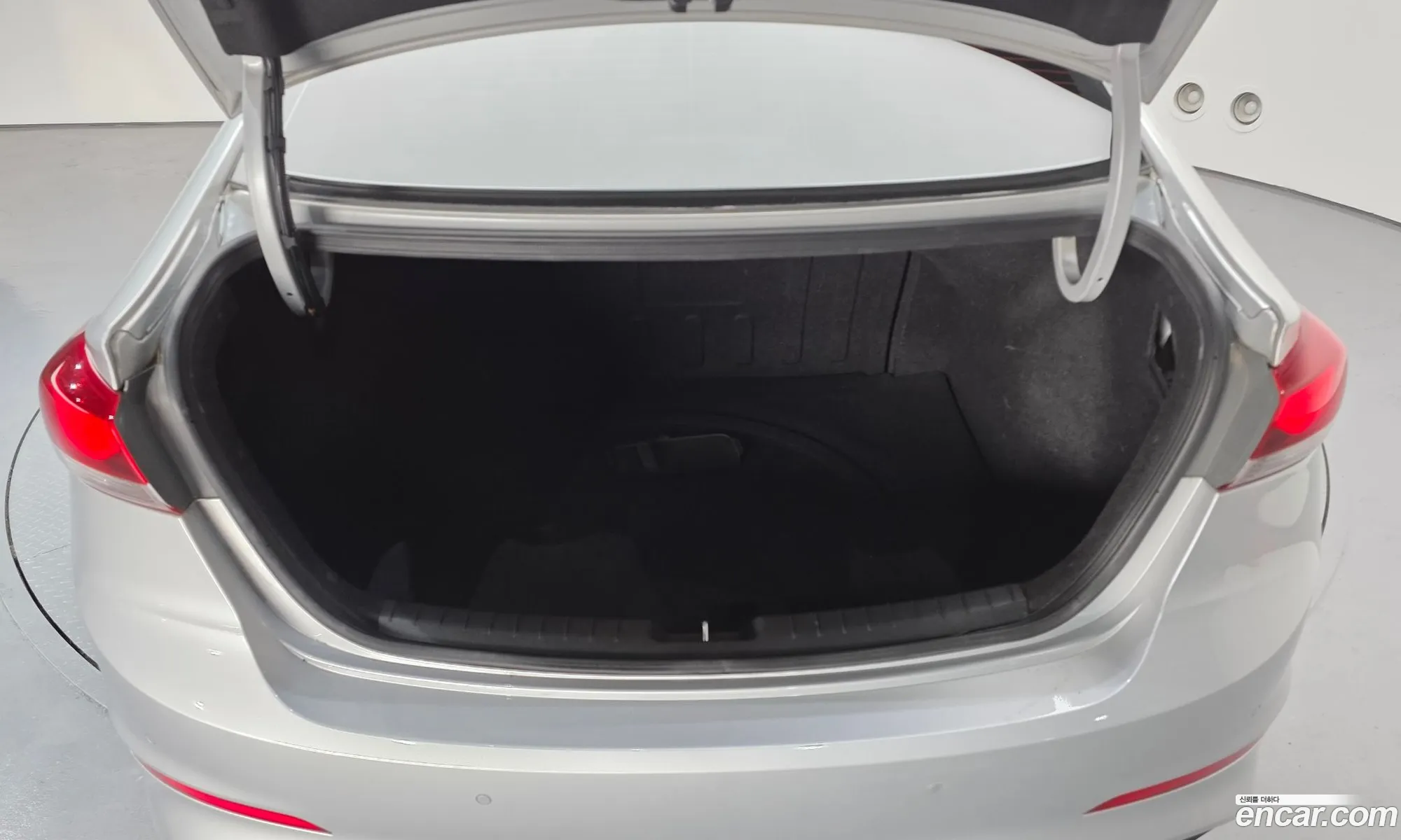 Hyundai Elantra AD 2016 — 9