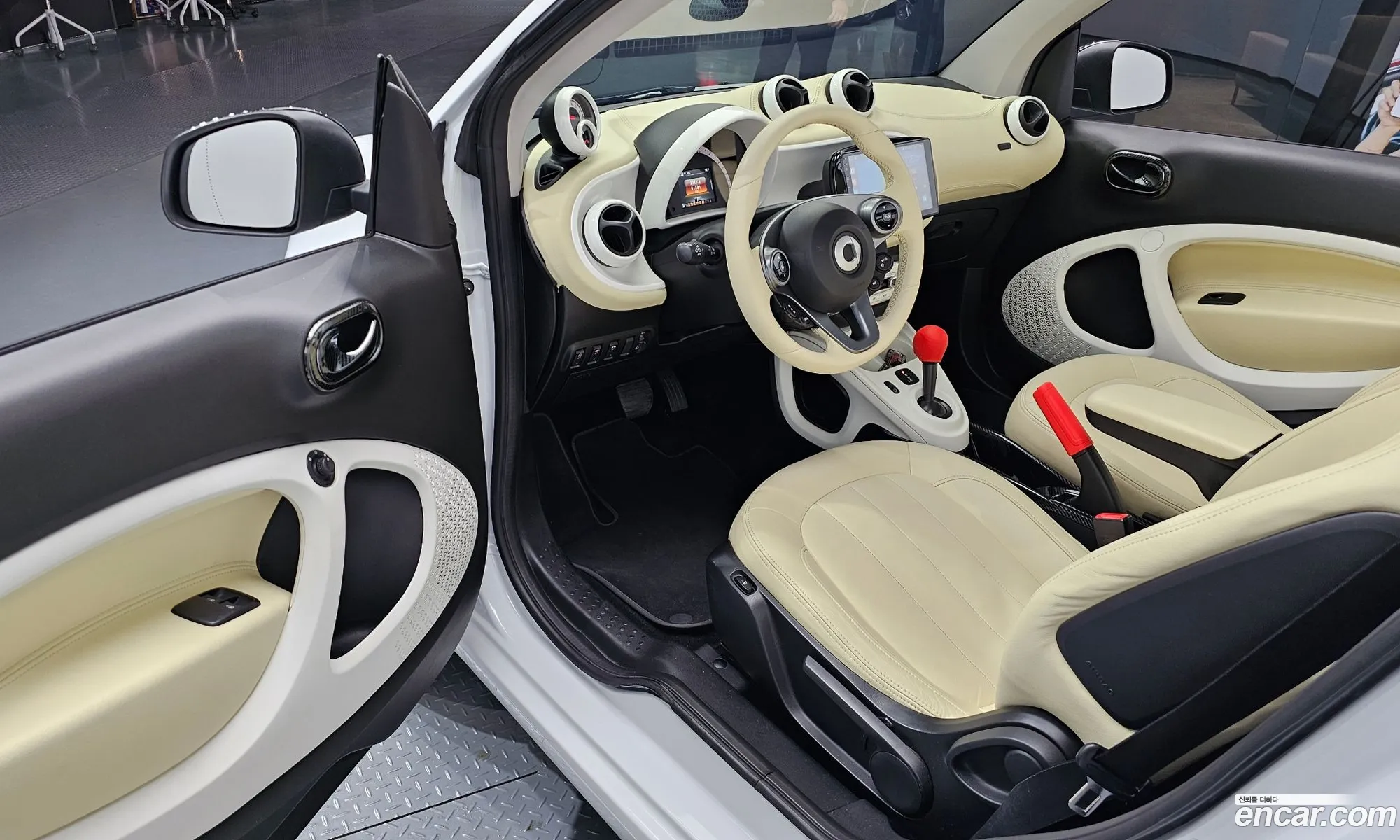 Smart Fortwo Cabrio 2017 KL90F3A8GHZ100002 — 3