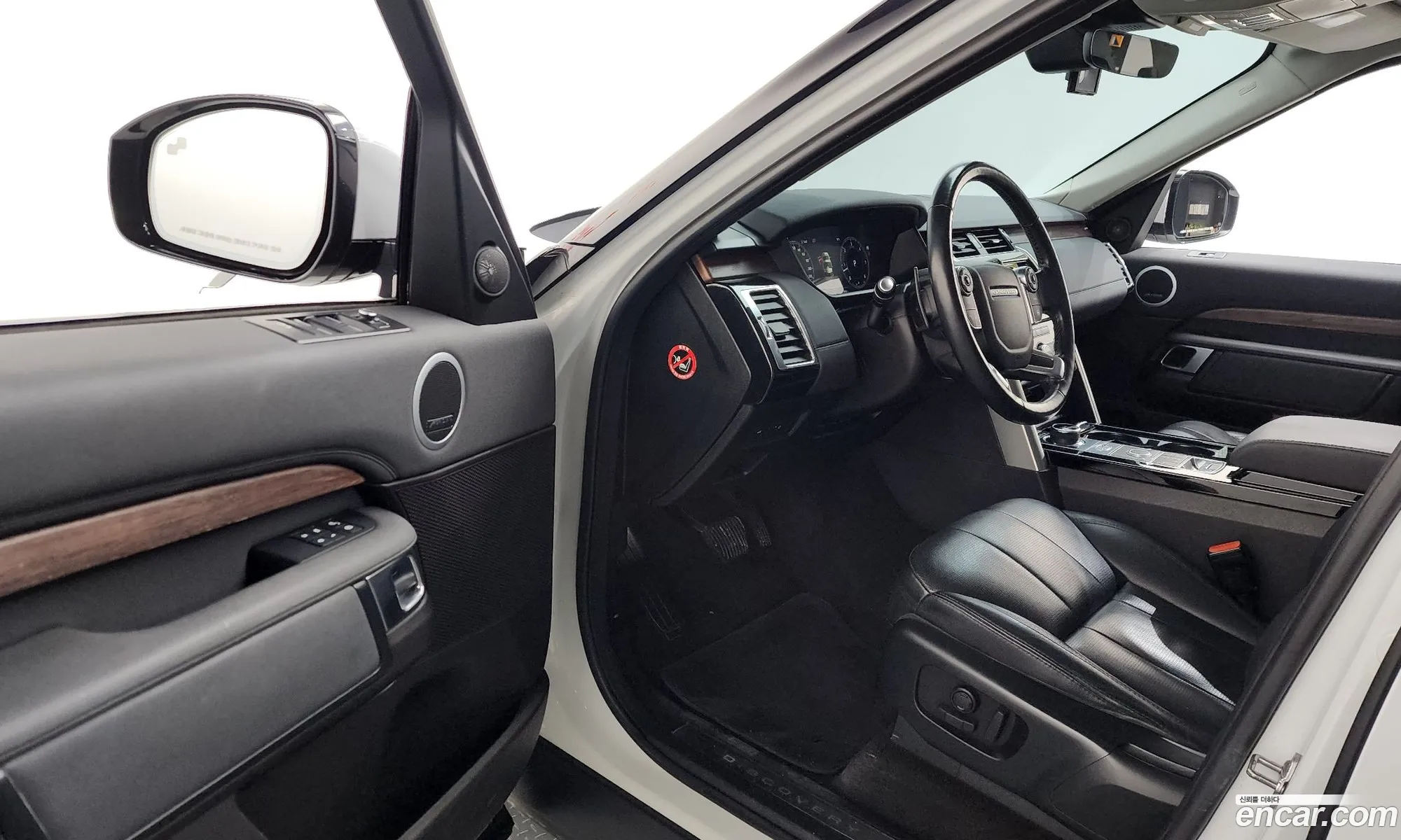 Land Rover Discovery 5 2018 SALRA2BK3JA062138 — 3