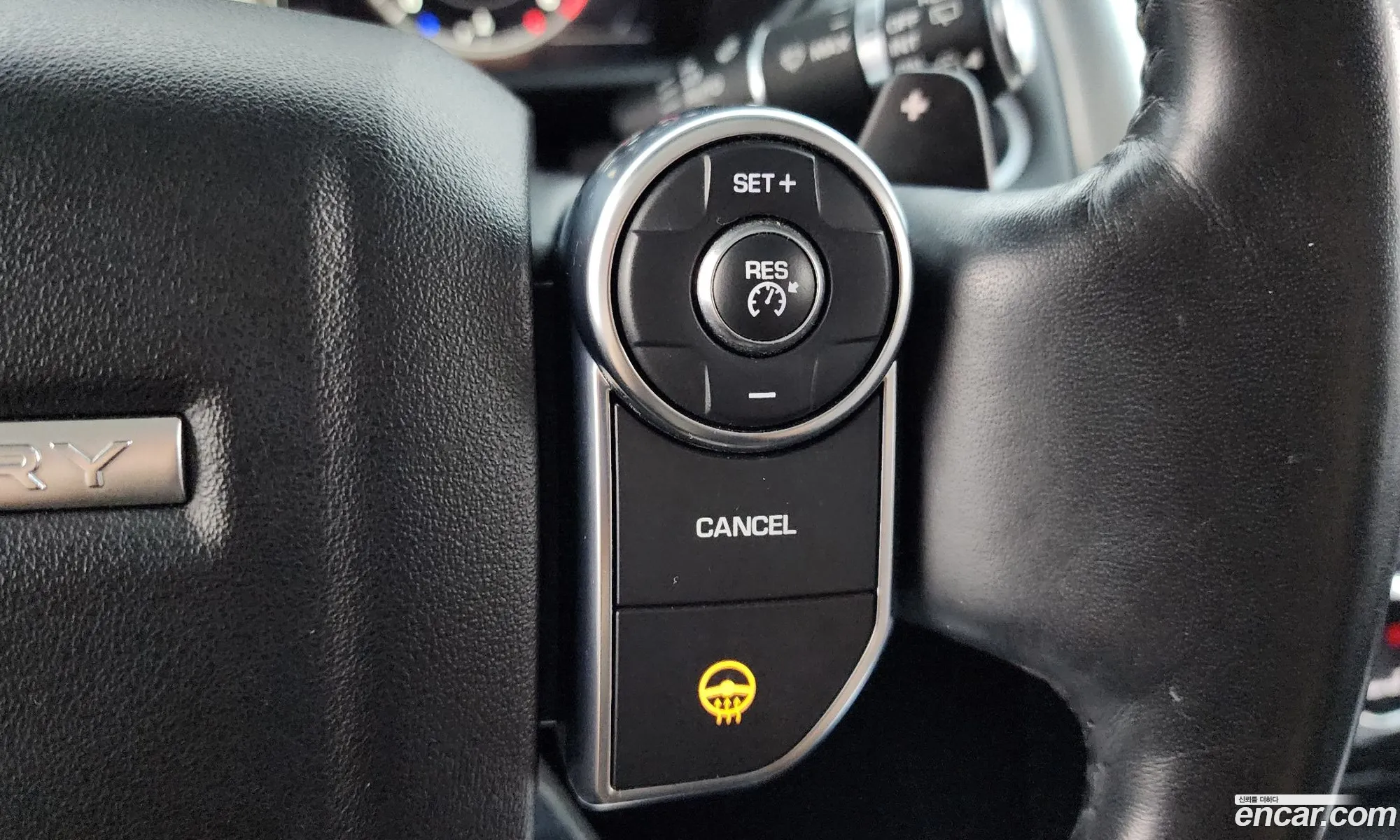 Land Rover Discovery 5 2018 SALRA2BK3JA062138 — 2