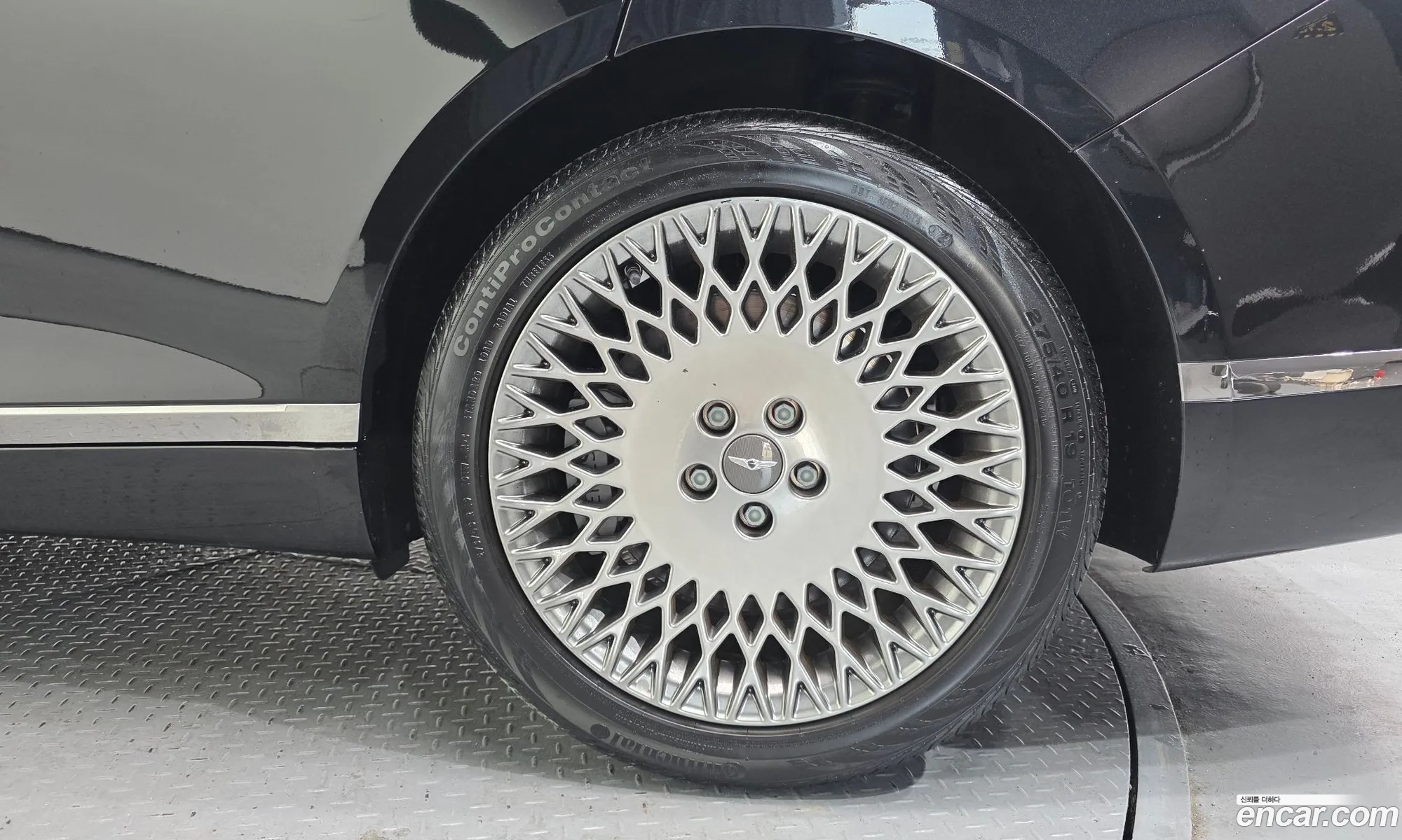 Genesis G80 2023 — 2