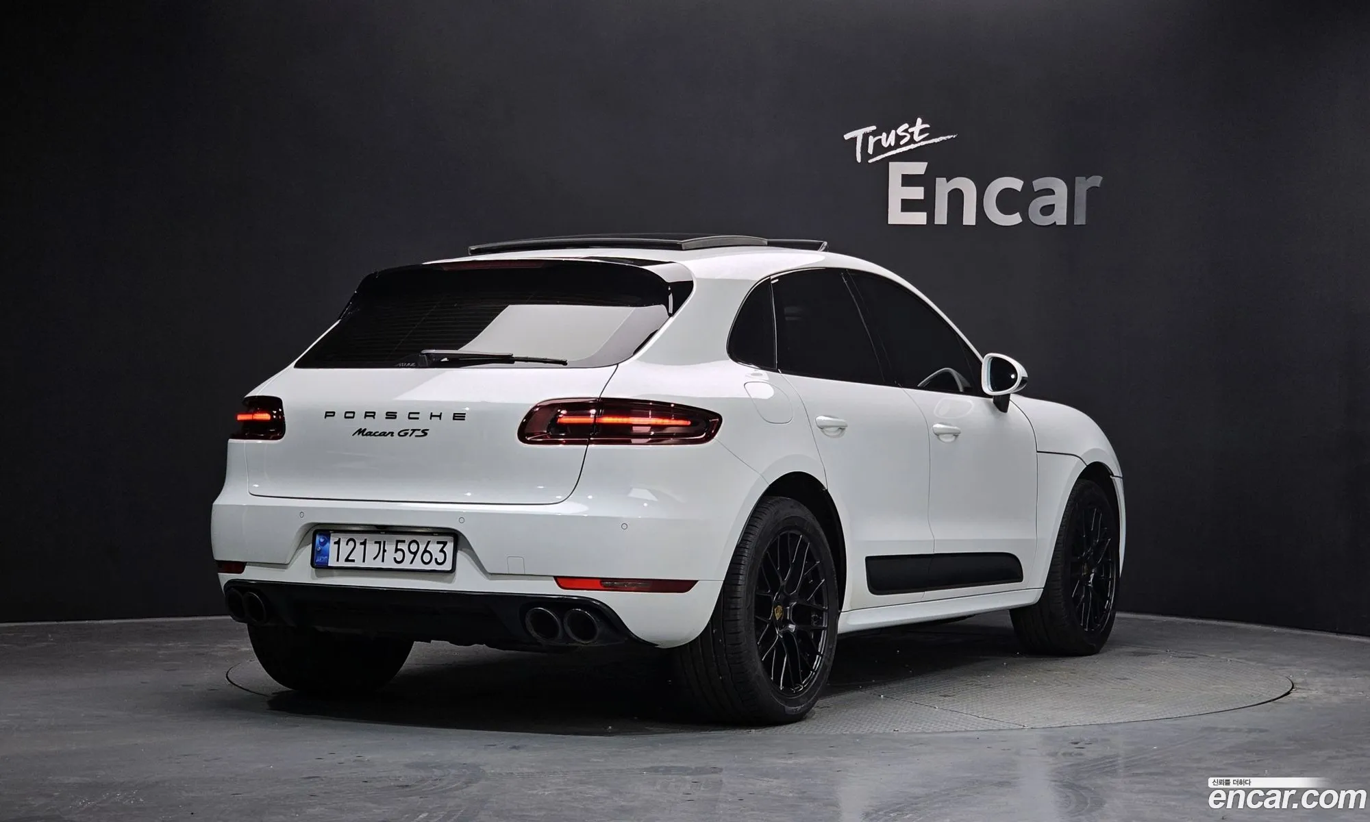 Porsche Macan 2018 WP1AG2957JLB63365 — 2