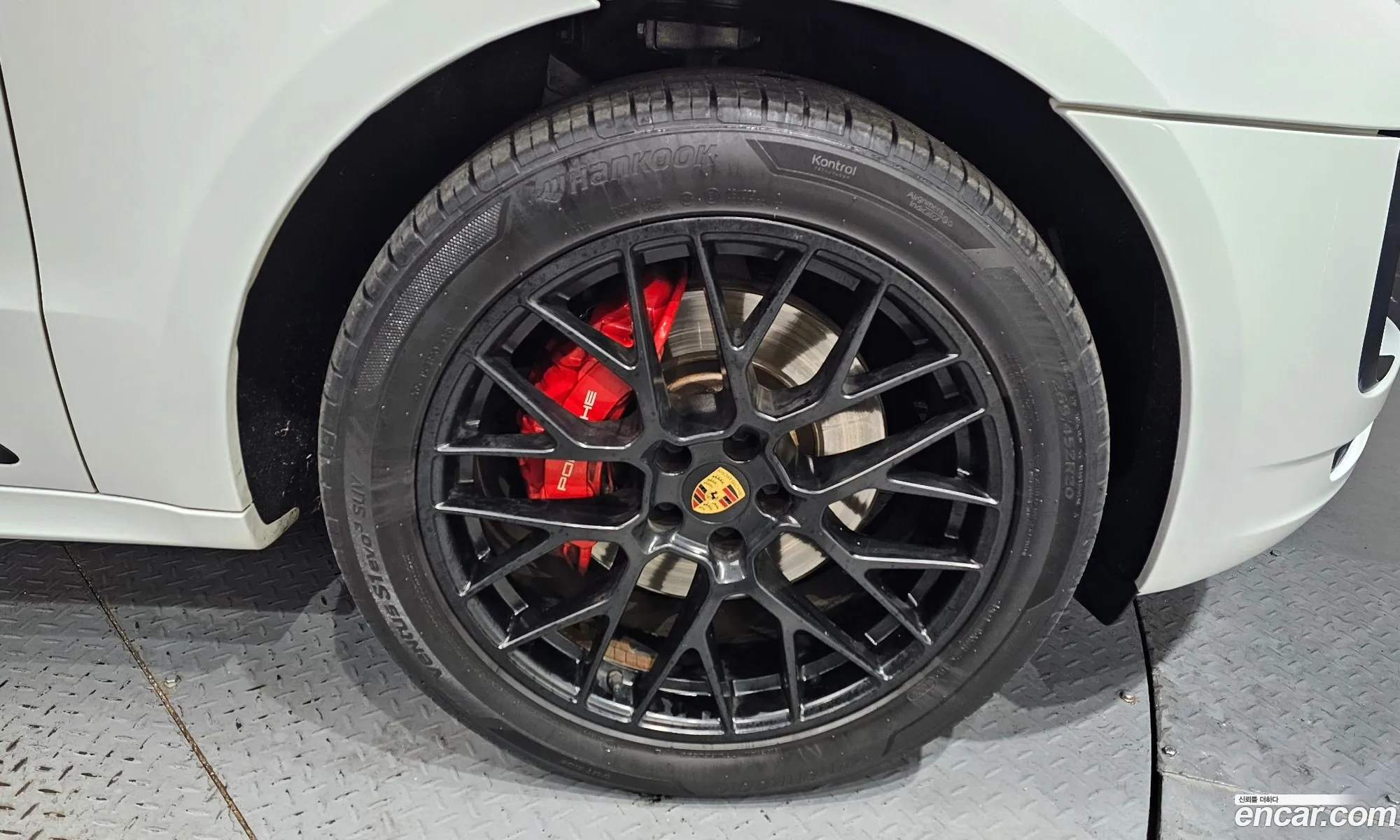 Porsche Macan 2018 WP1AG2957JLB63365 — 9