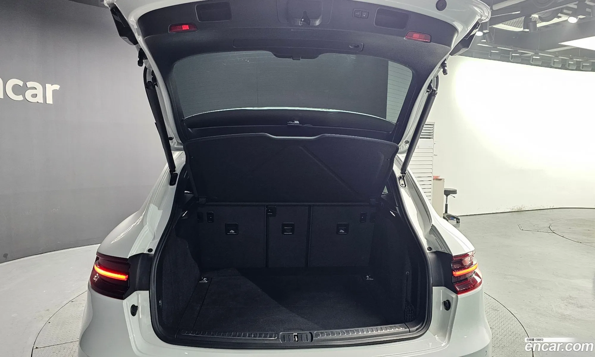 Porsche Macan 2018 WP1AG2957JLB63365 — 14