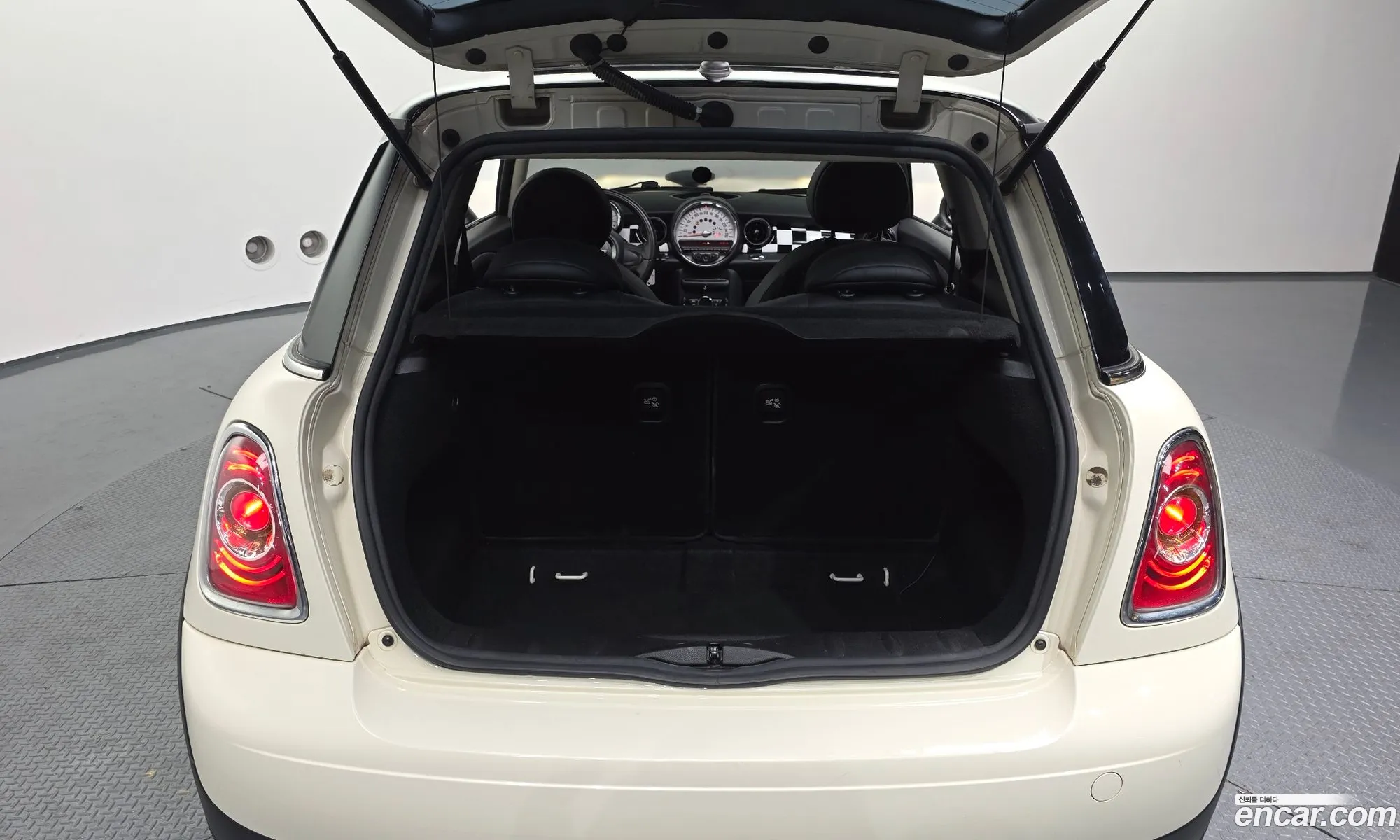 Mini Cooper 2010 WMWSU3105BT018733 — 8