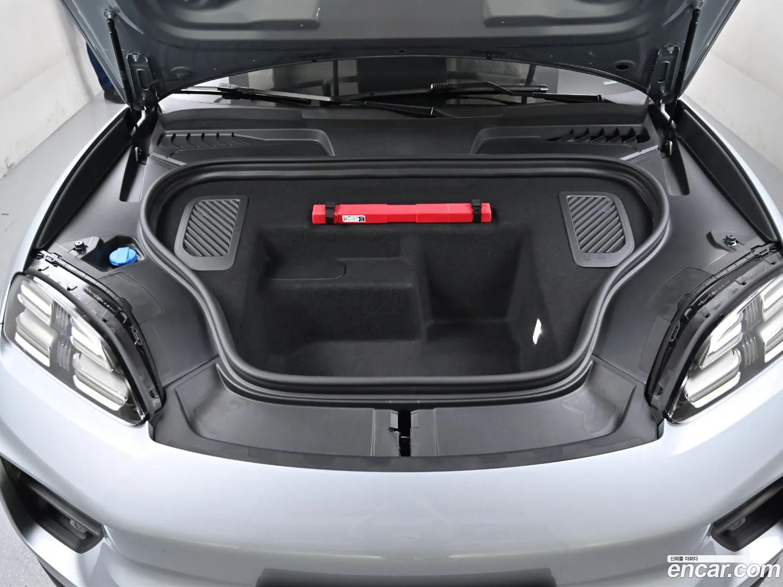 Porsche Macan EV 2025 — 9