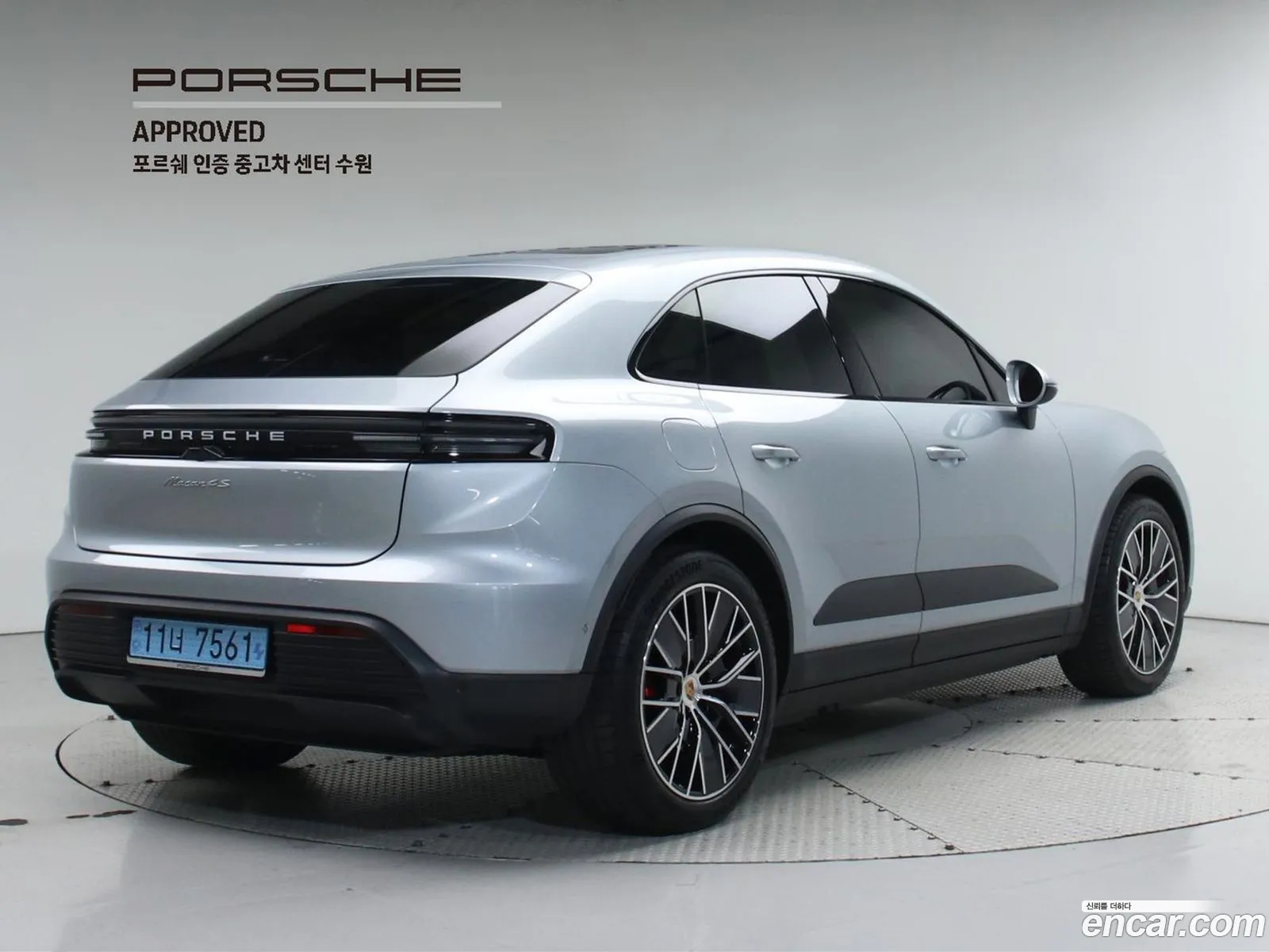 Porsche Macan EV 2025 — 3