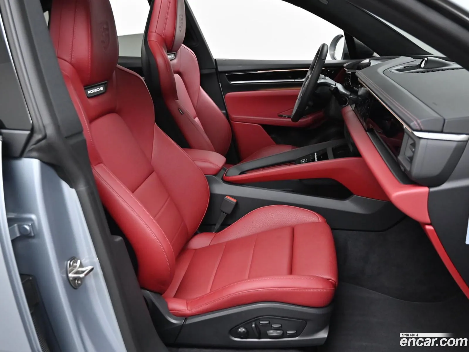 Porsche Macan EV 2025 — 8