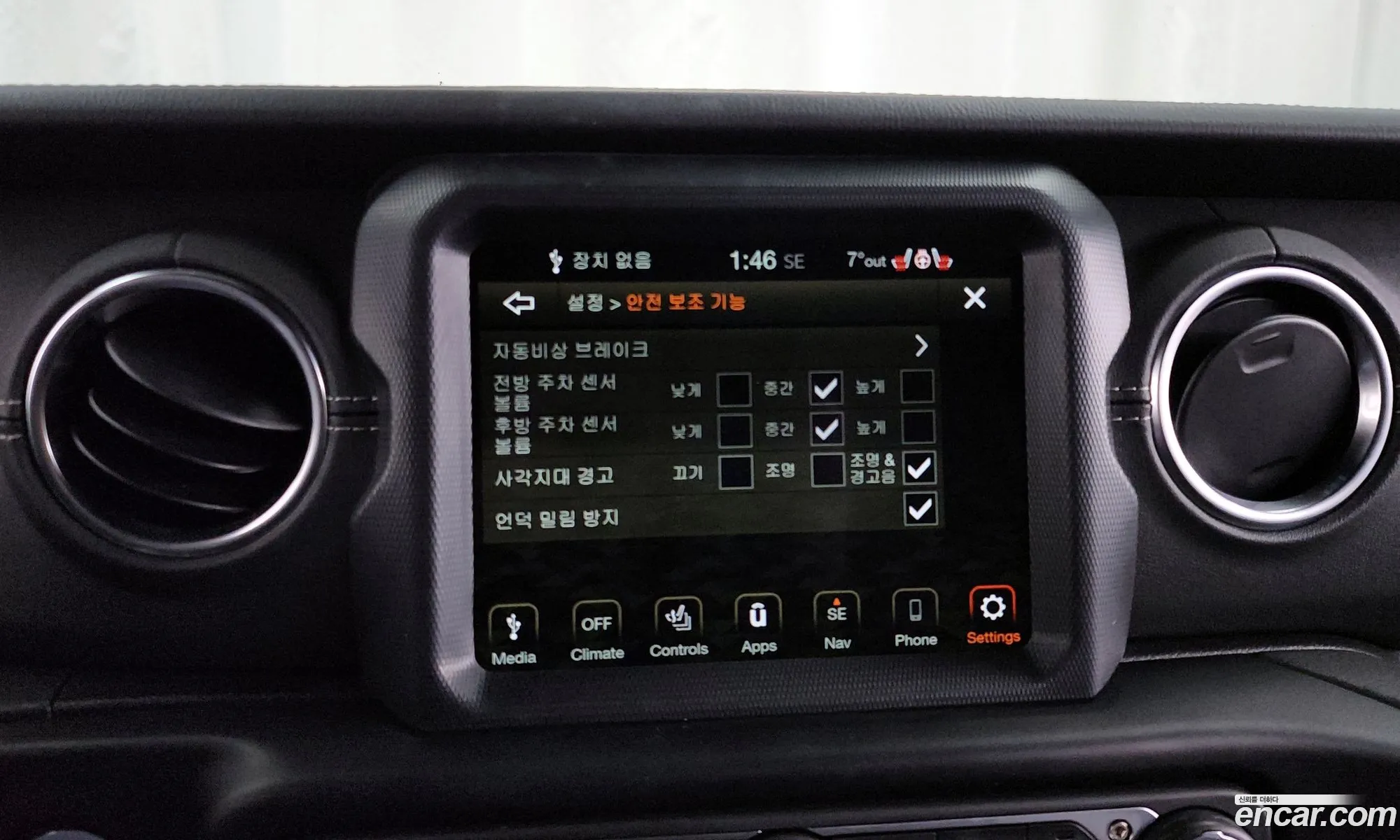 Jeep Wrangler 2022 — 16