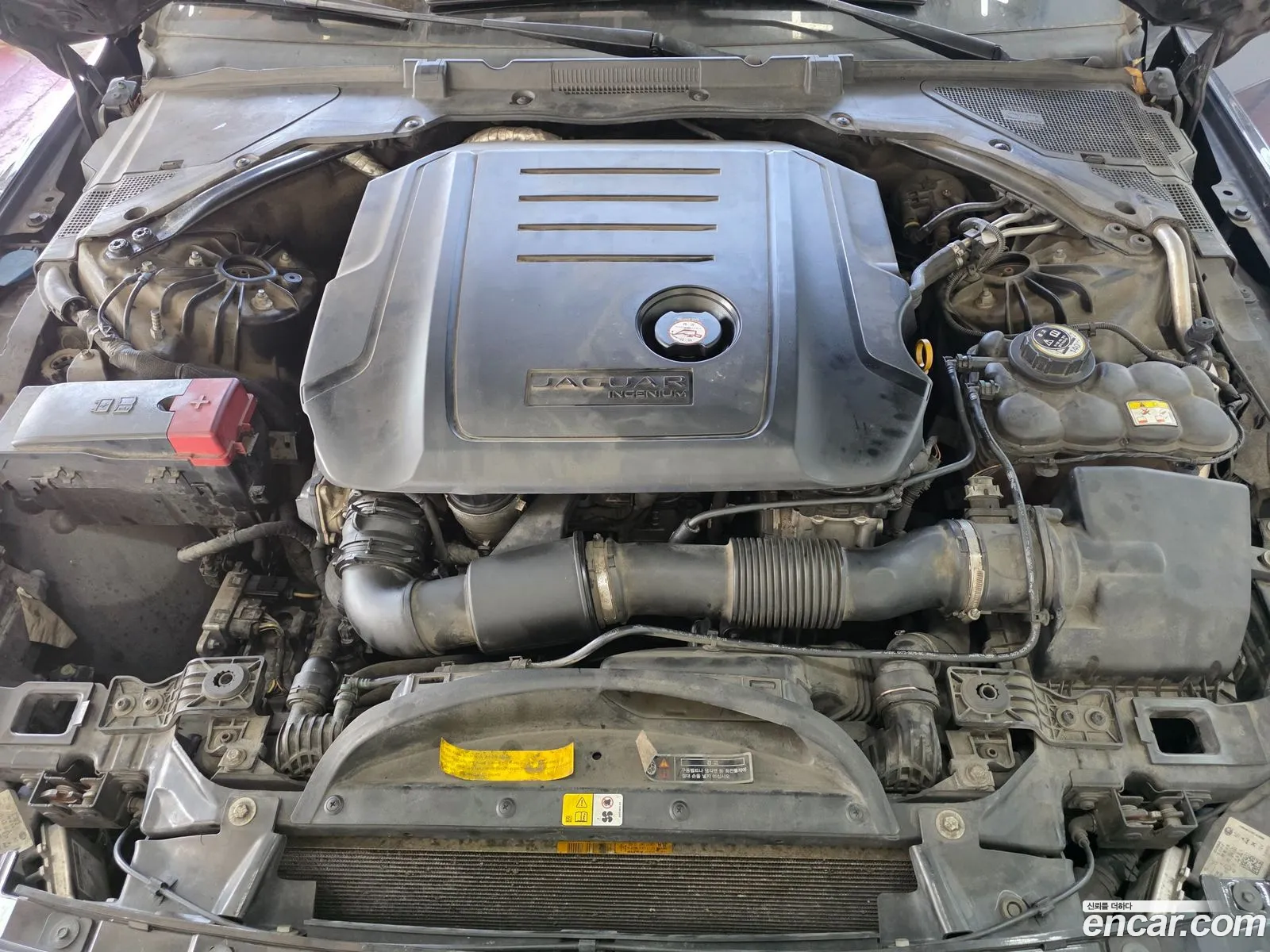 Jaguar XE 2015 — 12
