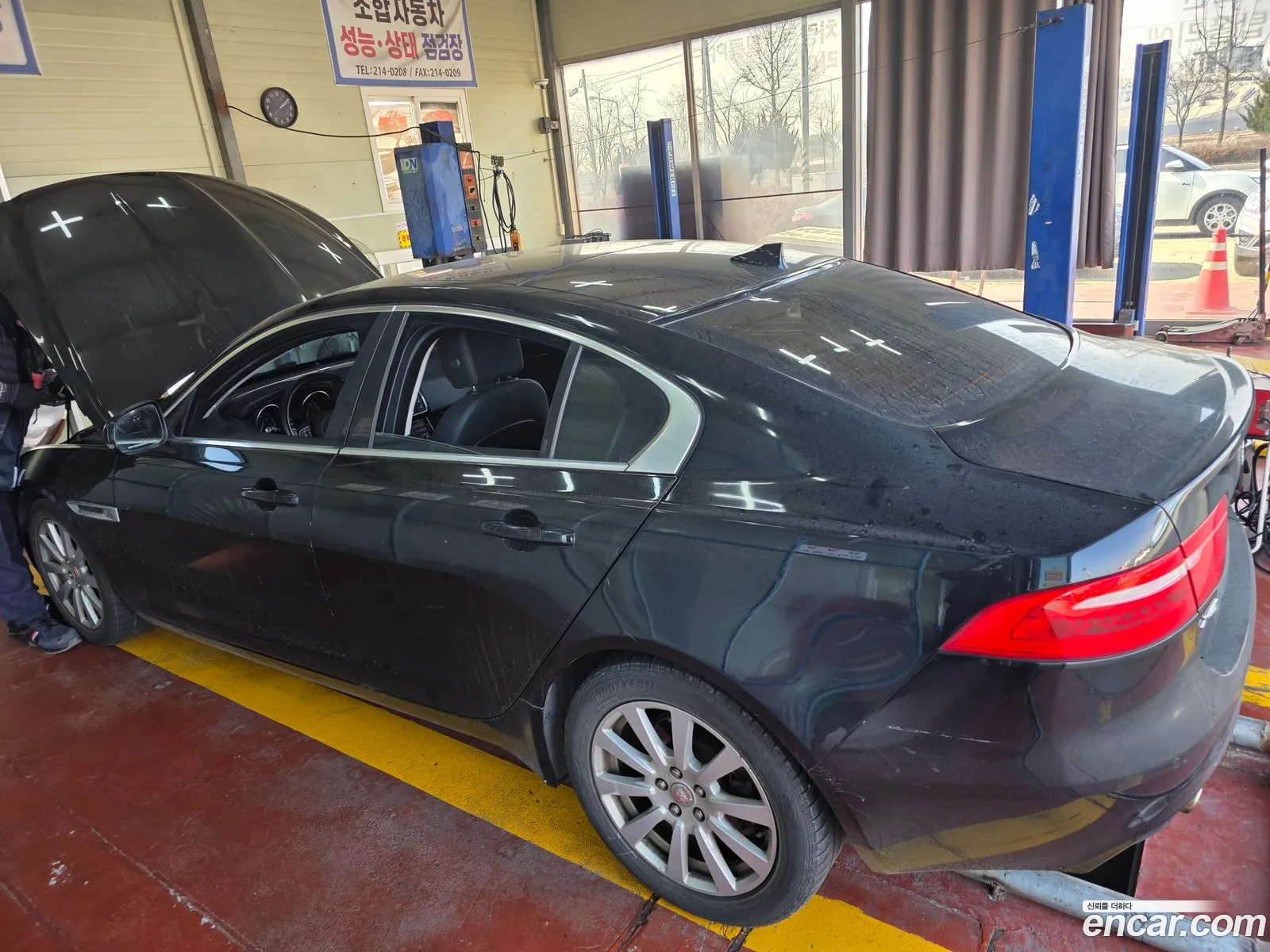 Jaguar XE 2015 — 18