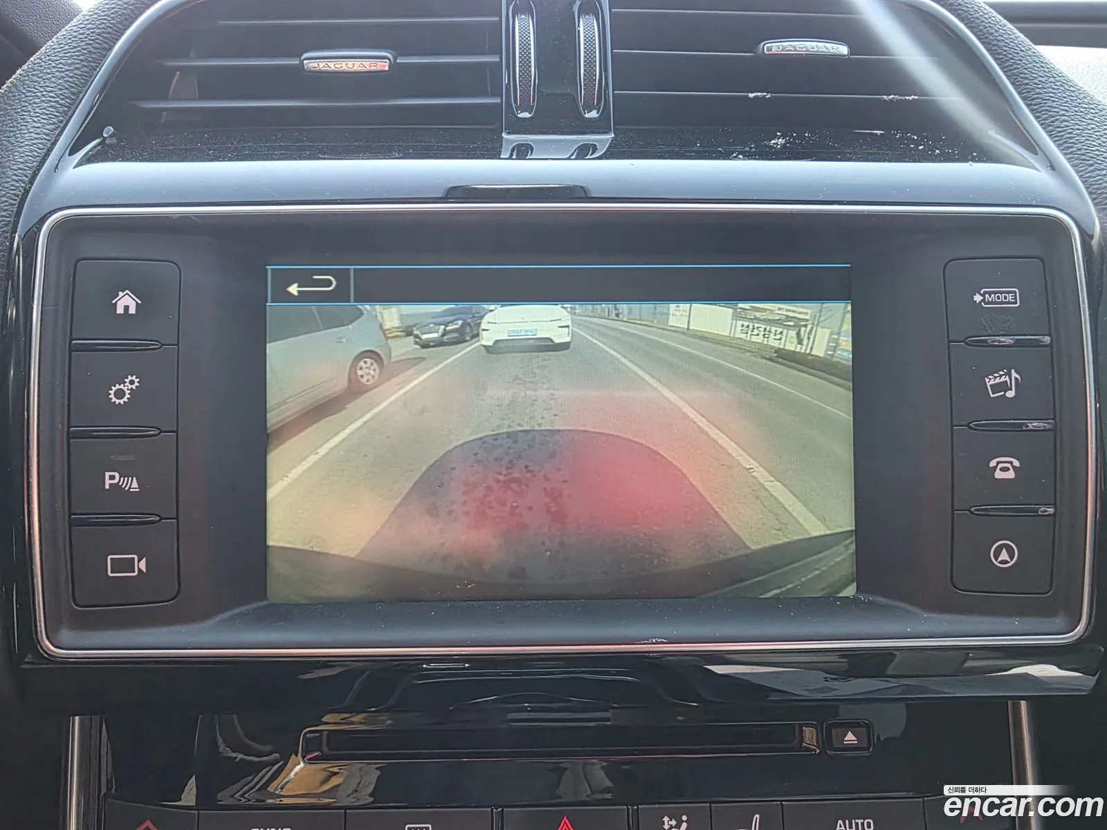 Jaguar XE 2015 — 15