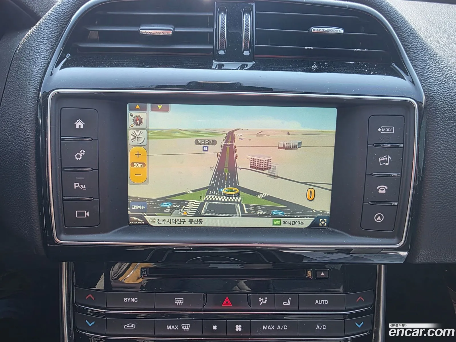 Jaguar XE 2015 — 7