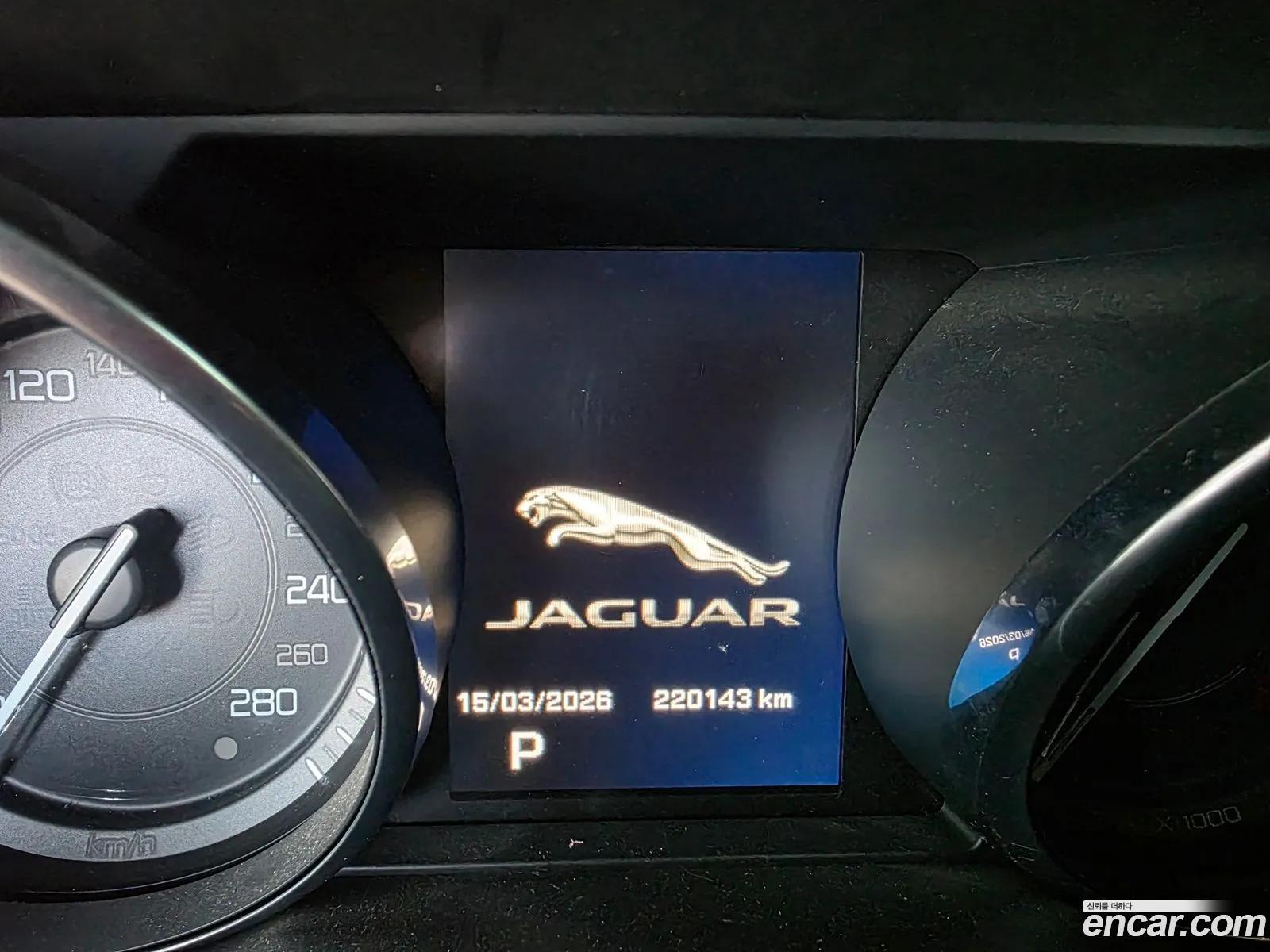 Jaguar XE 2015 — 17