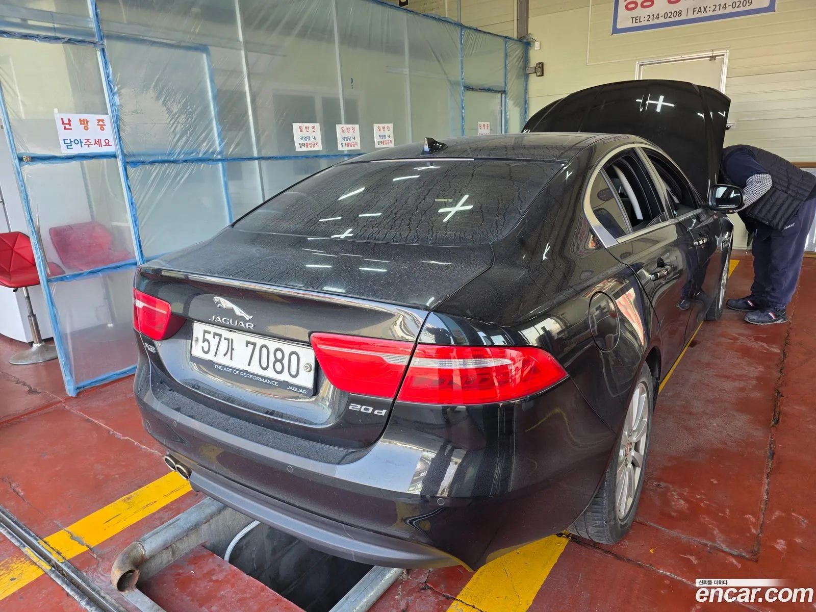 Jaguar XE 2015 — 10