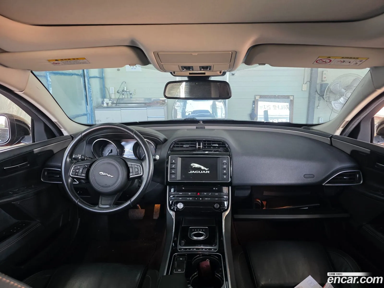 Jaguar XE 2015 — 19