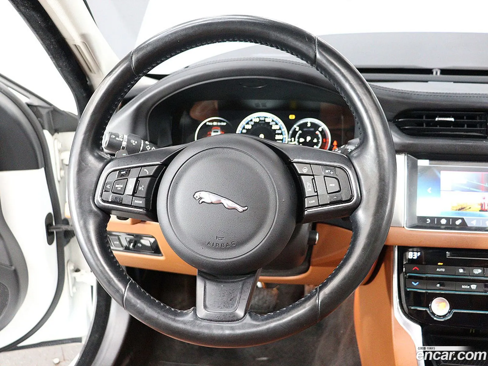 Jaguar XF 2017 — 18