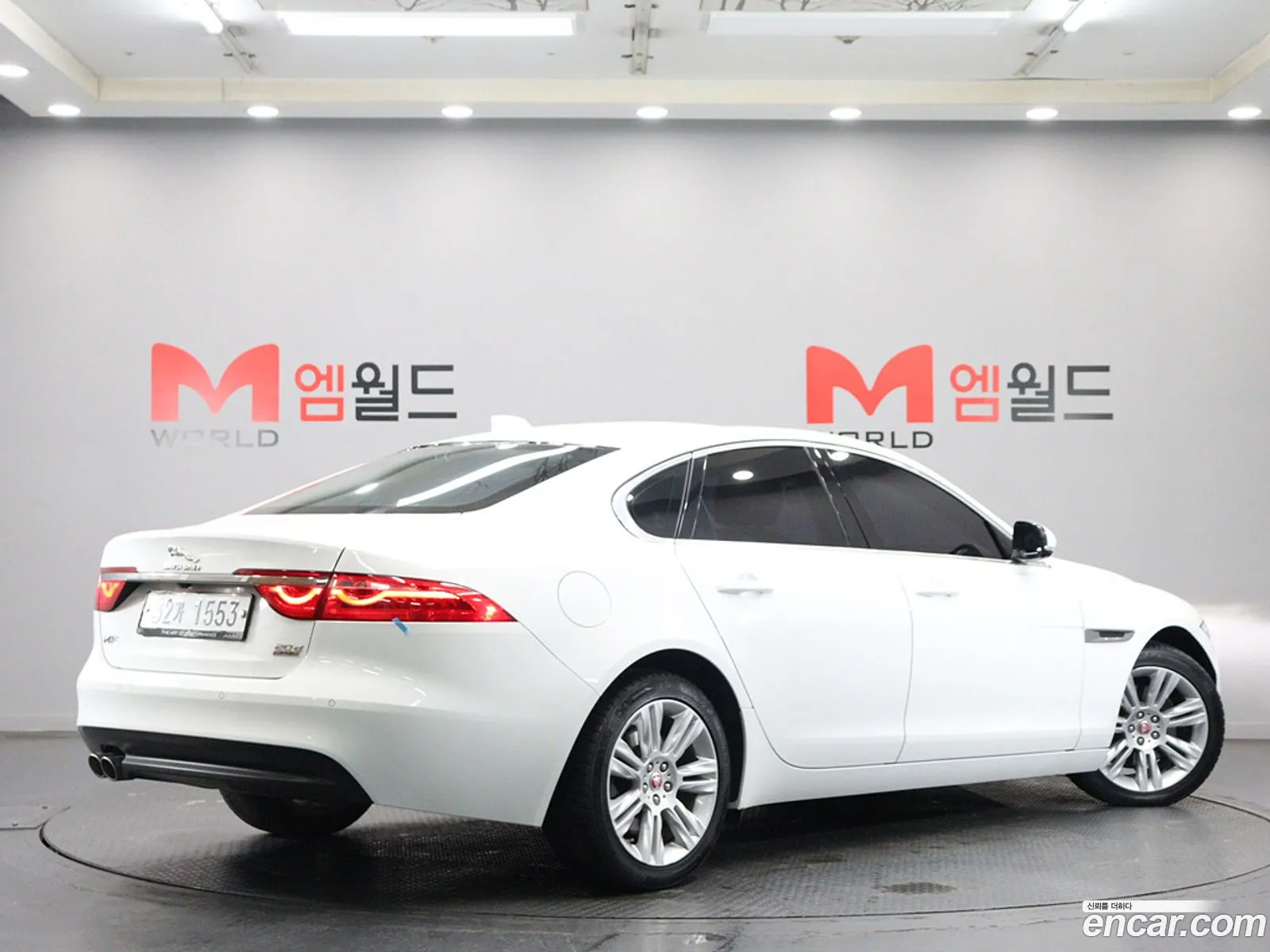 Jaguar XF 2017 — 12