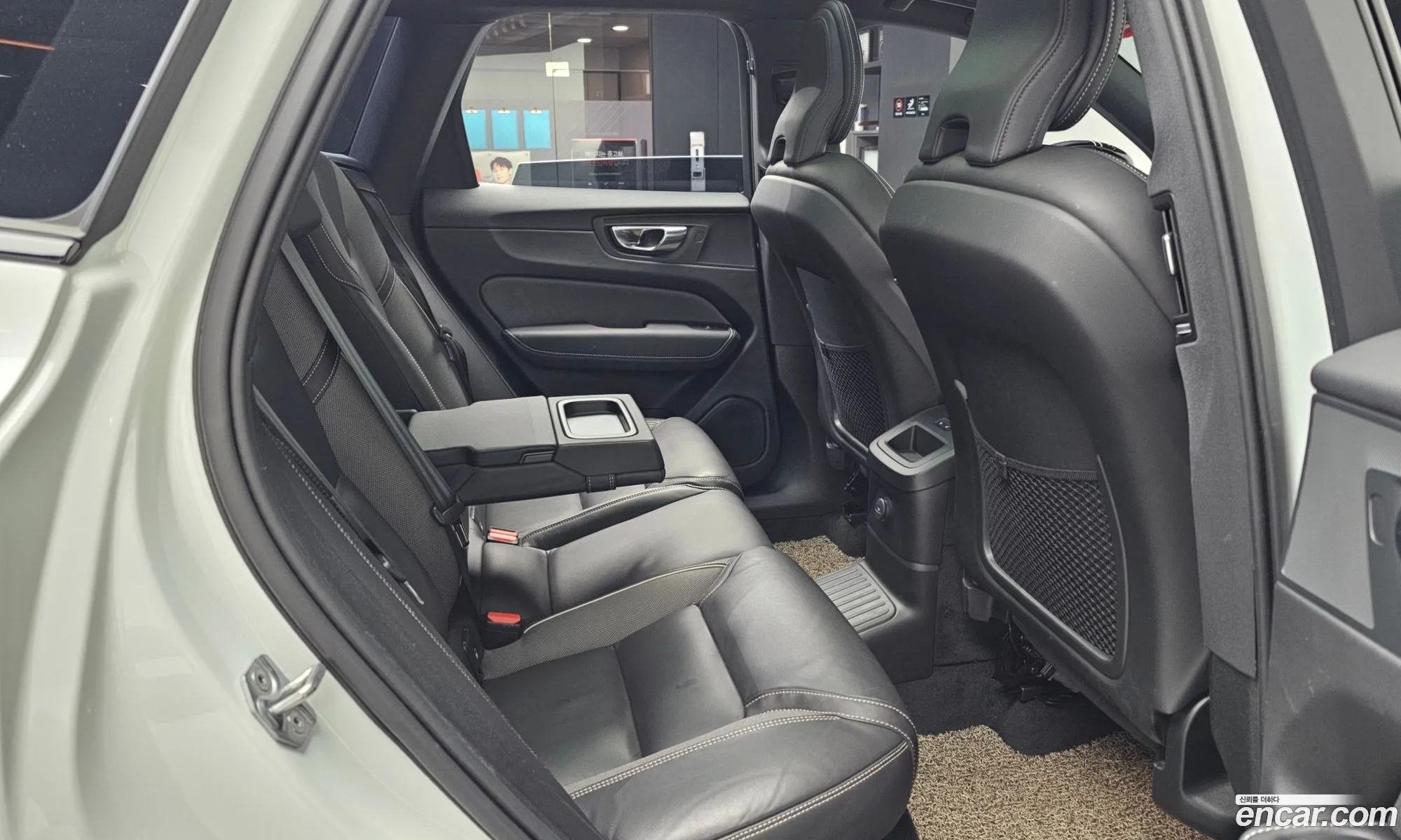 Volvo XC60 2020 — 12