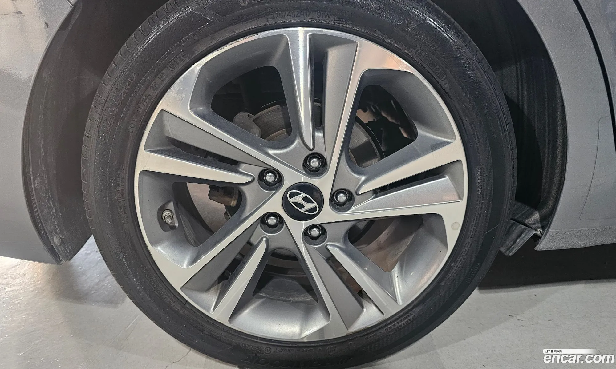 Hyundai Elantra AD 2016 — 12