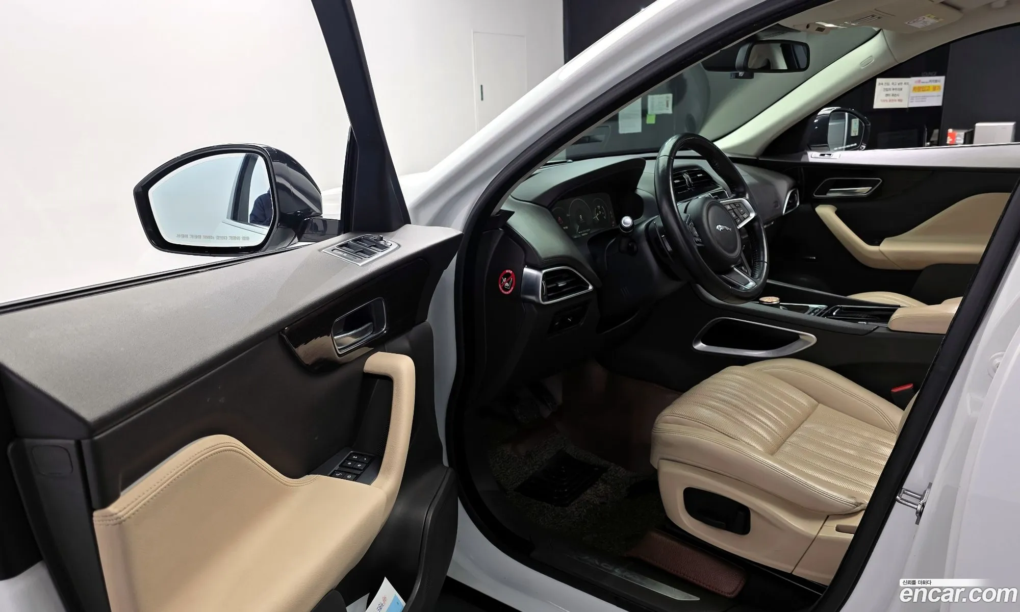 Jaguar F-Pace 2018 SADCA2BN0JA279559 — 12