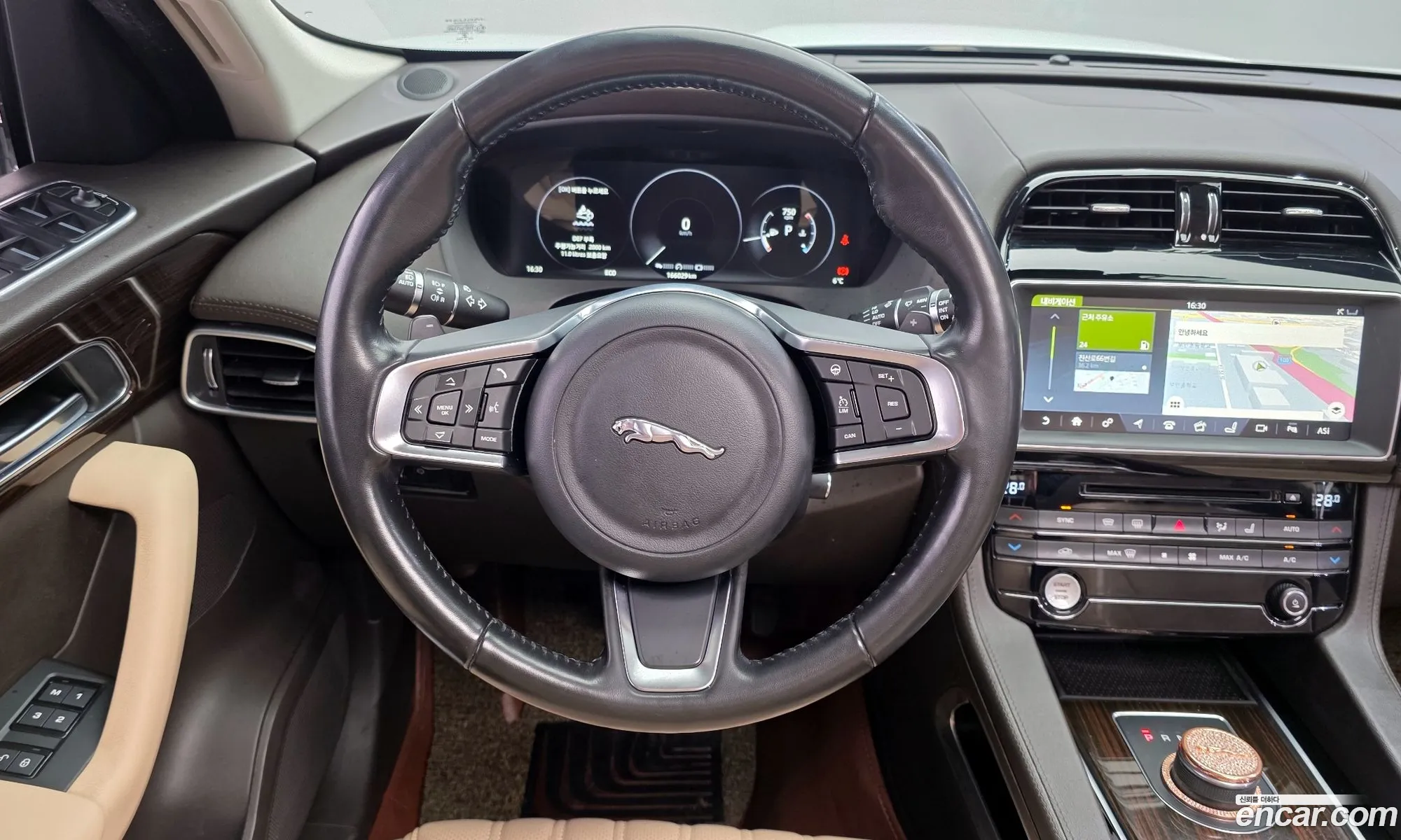 Jaguar F-Pace 2018 SADCA2BN0JA279559 — 11