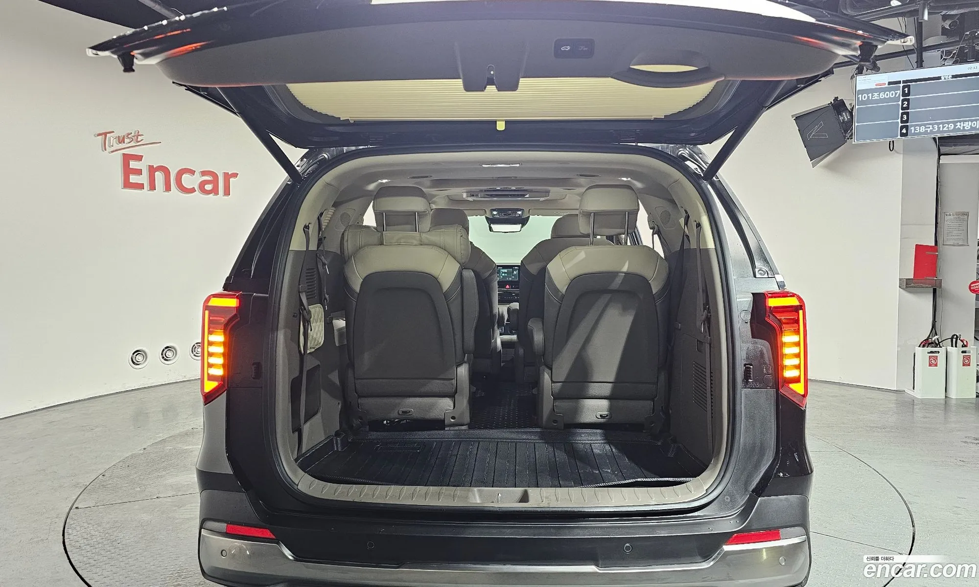 Kia Carnival 2025 — 18