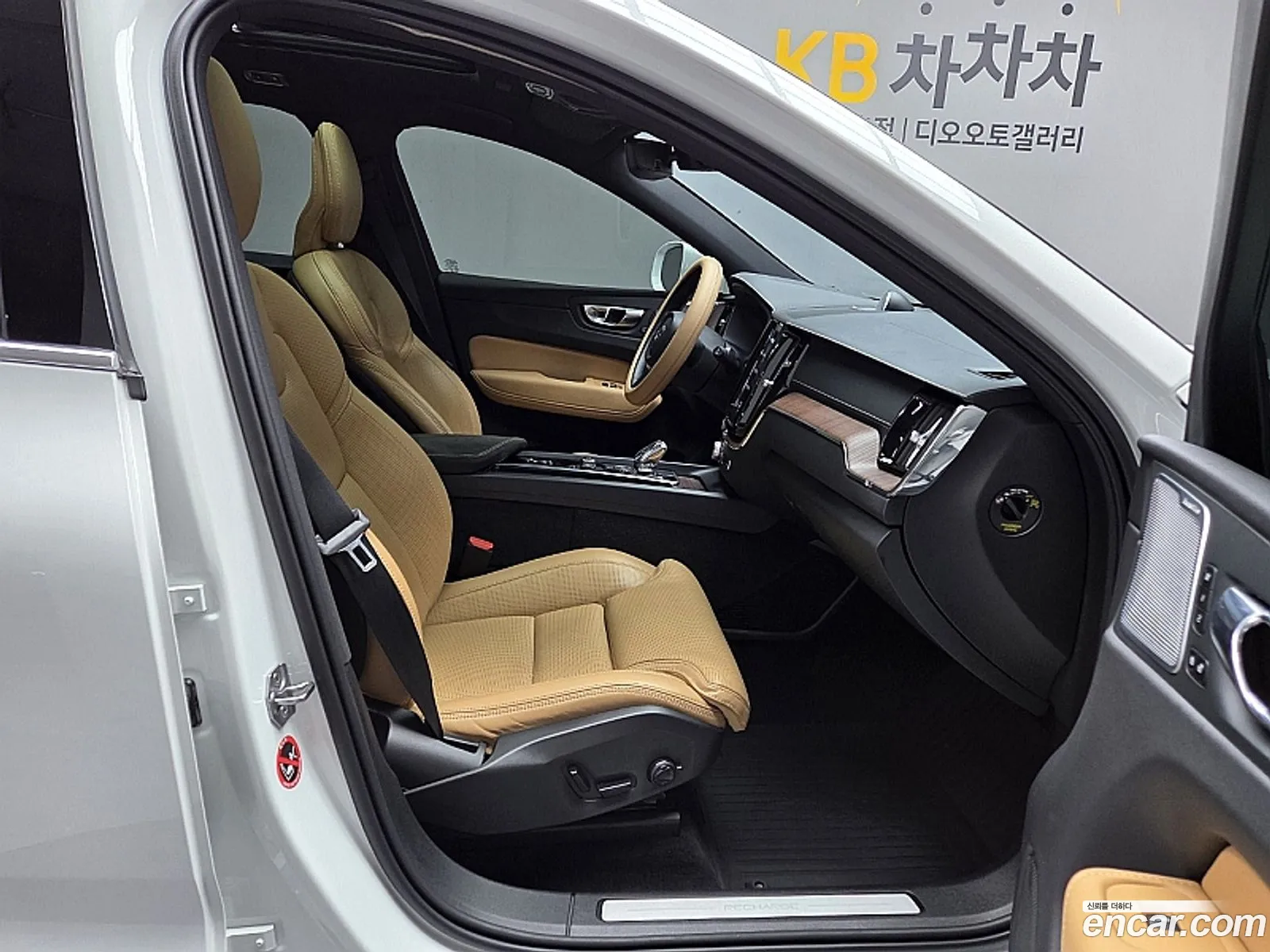 Volvo XC60 2021 — 3
