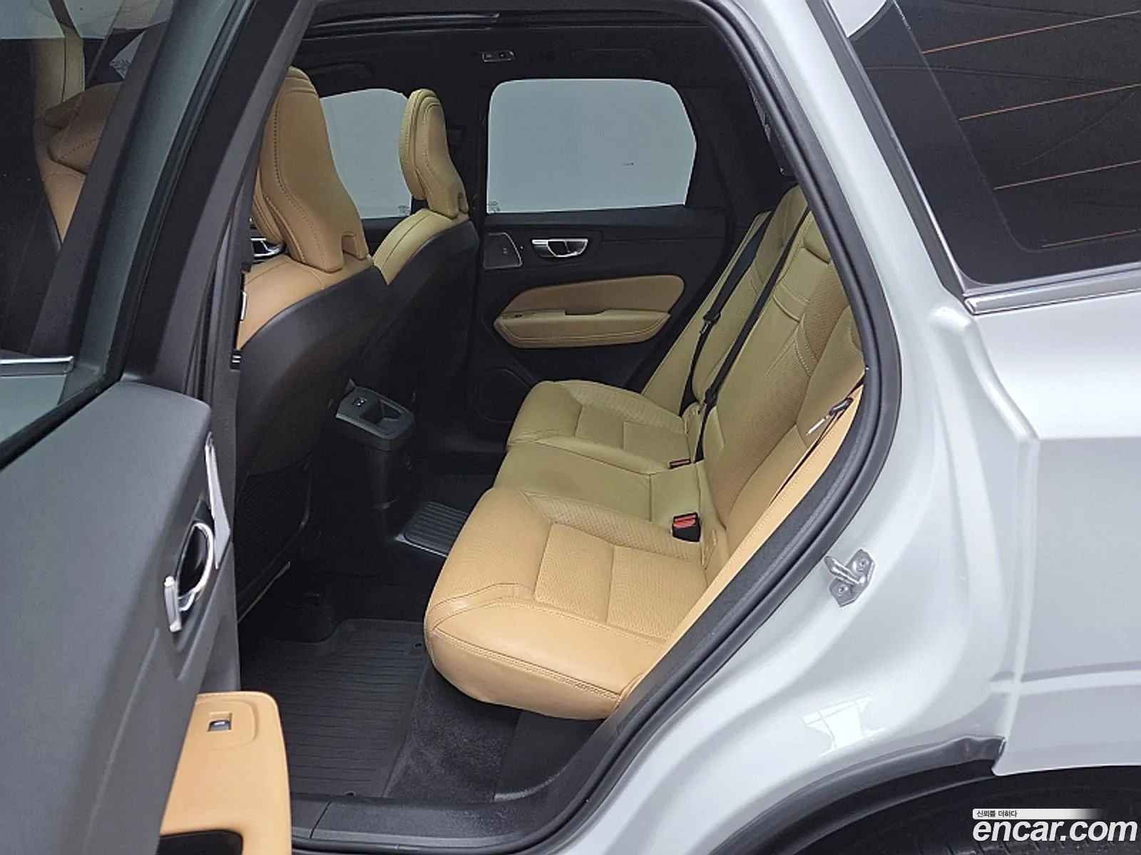 Volvo XC60 2021 — 16